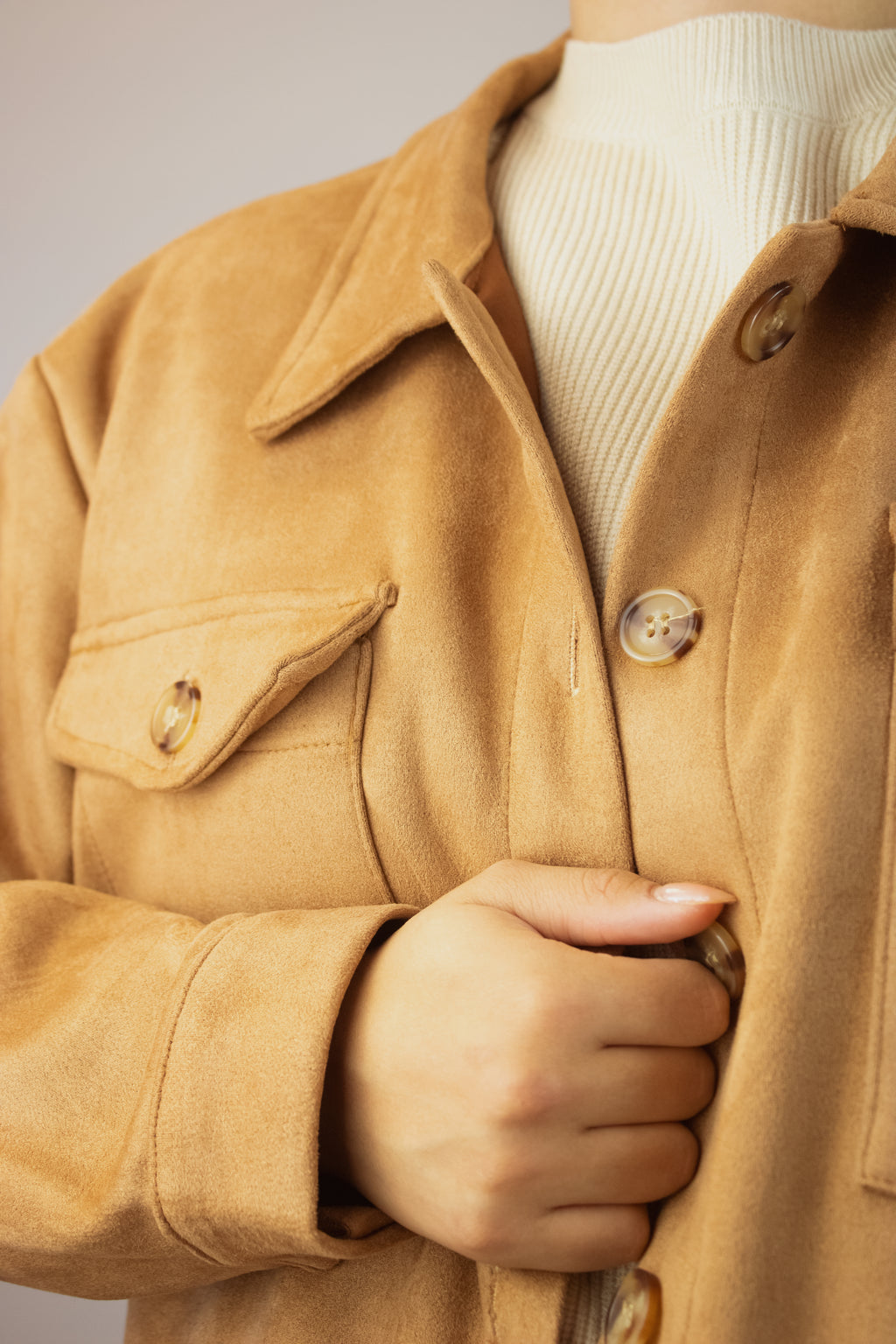 2351 Chamarra Gamuza 2 Bolsas Frontales