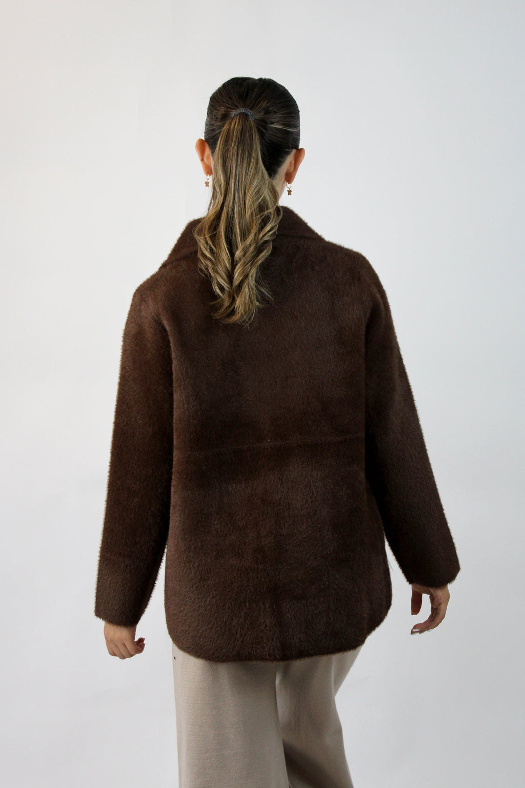 B256 Saco Afelpado Con Botón Negro