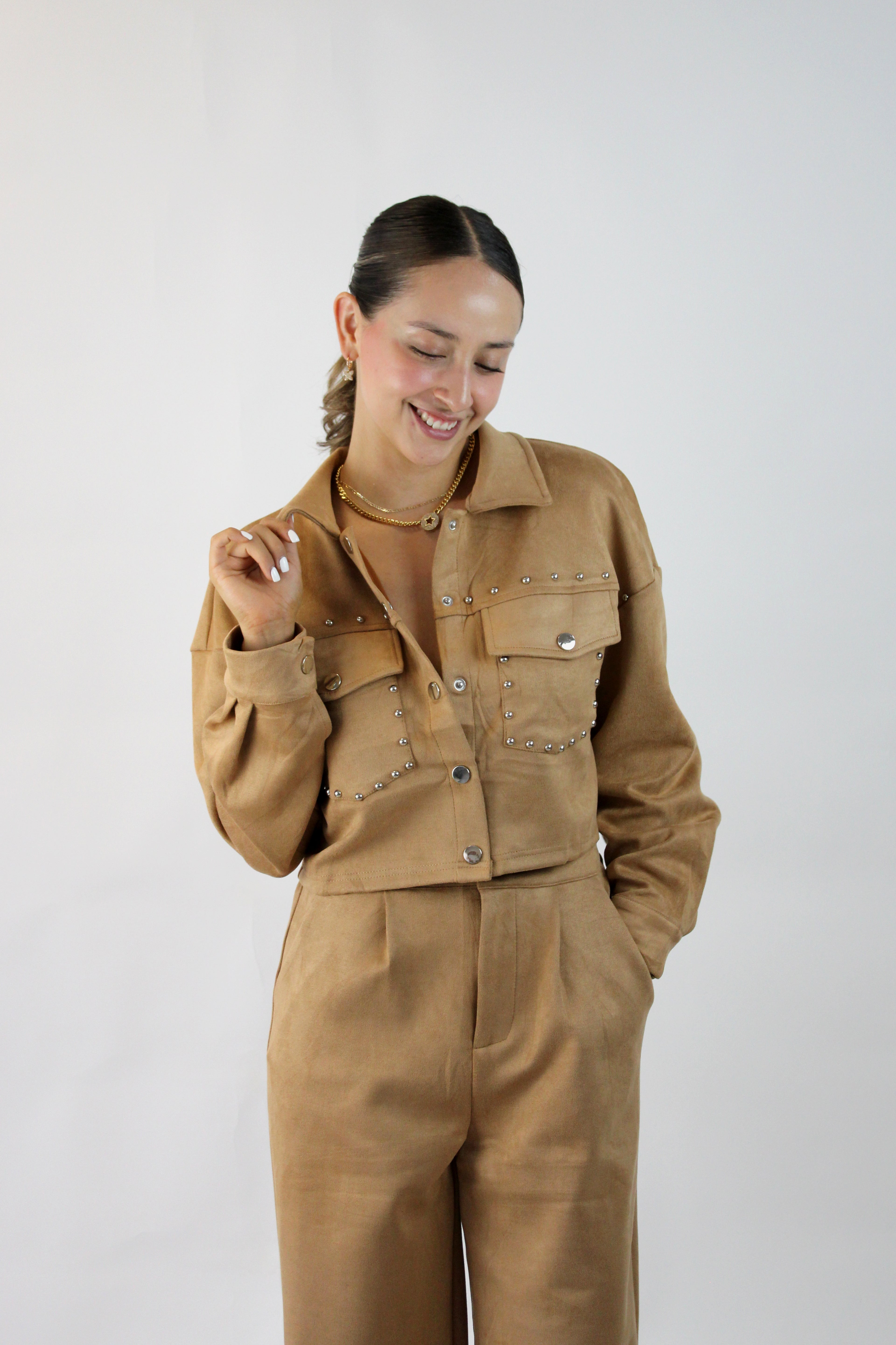 LIF5022 Conjunto Chamarra Corta con Estoperoles