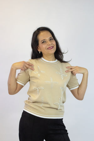 M1105 Blusa con Franjas y Flores de Brillos y Perlas