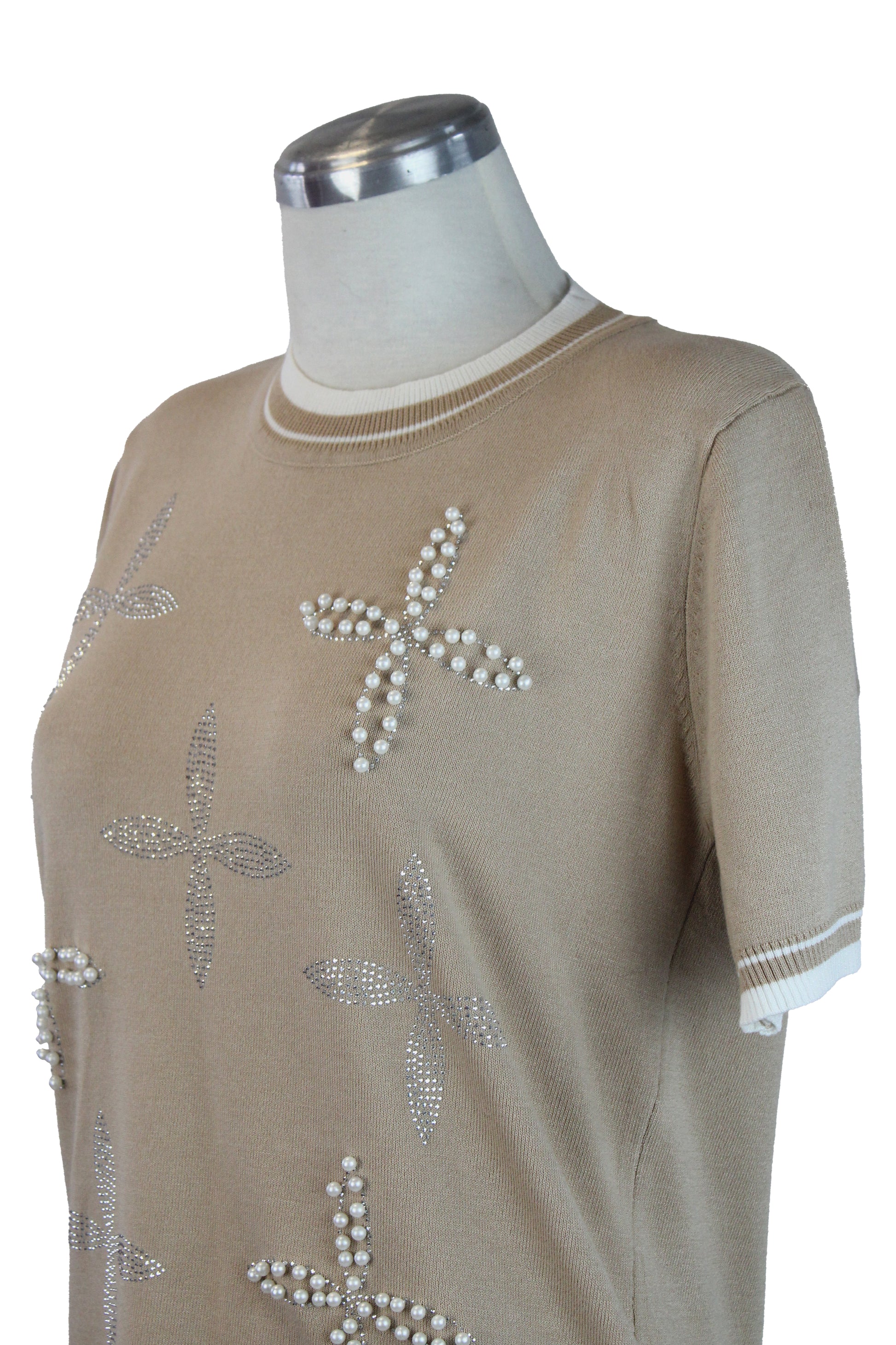M1105 Blusa con Franjas y Flores de Brillos y Perlas