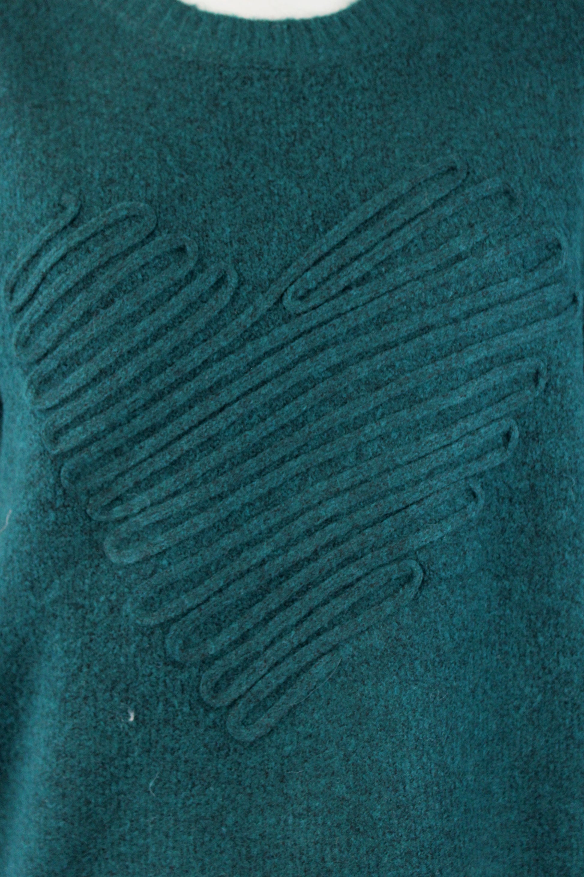 JL34223 Suéter Corazón Bordado