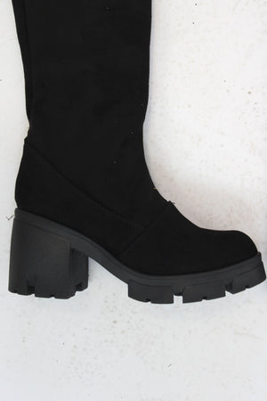 BT24 Bota Larga Nobuk con Ajuste