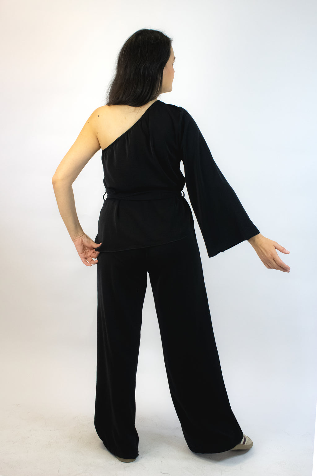 1081DBJ Conjunto Blusa con Maga Caída Nudo Lateral