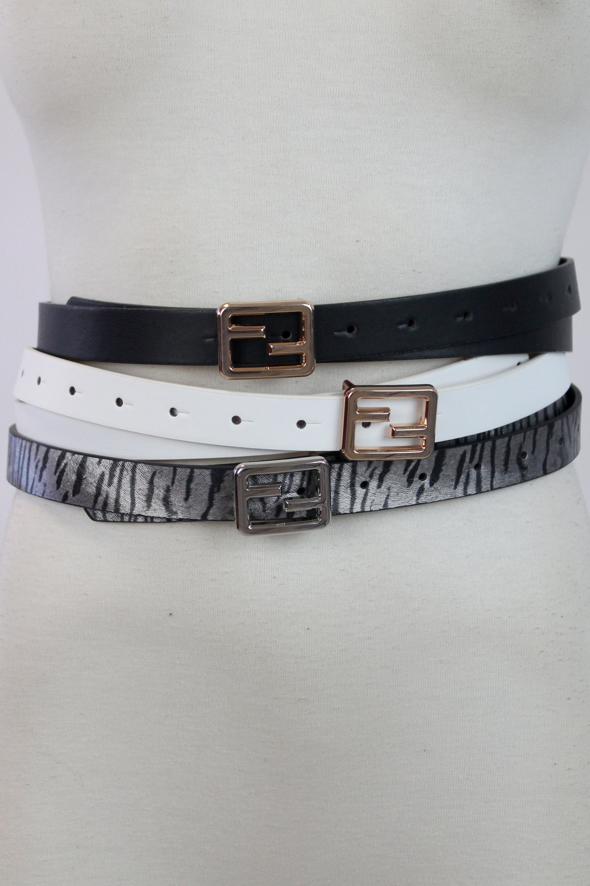T22092 Conjunto Tres Cintos Delgado con Diseño