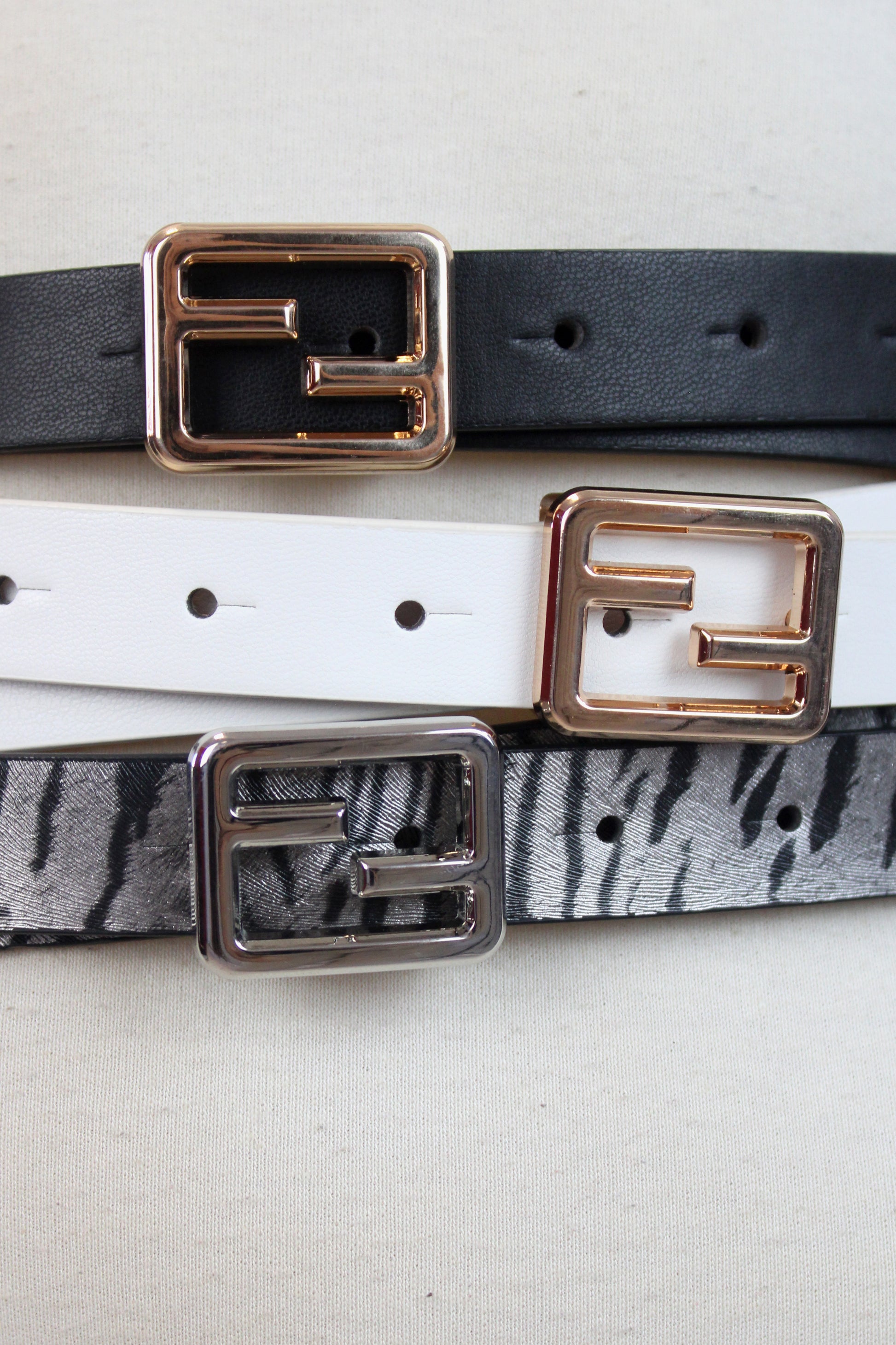 T22092 Conjunto Tres Cintos Delgado con Diseño