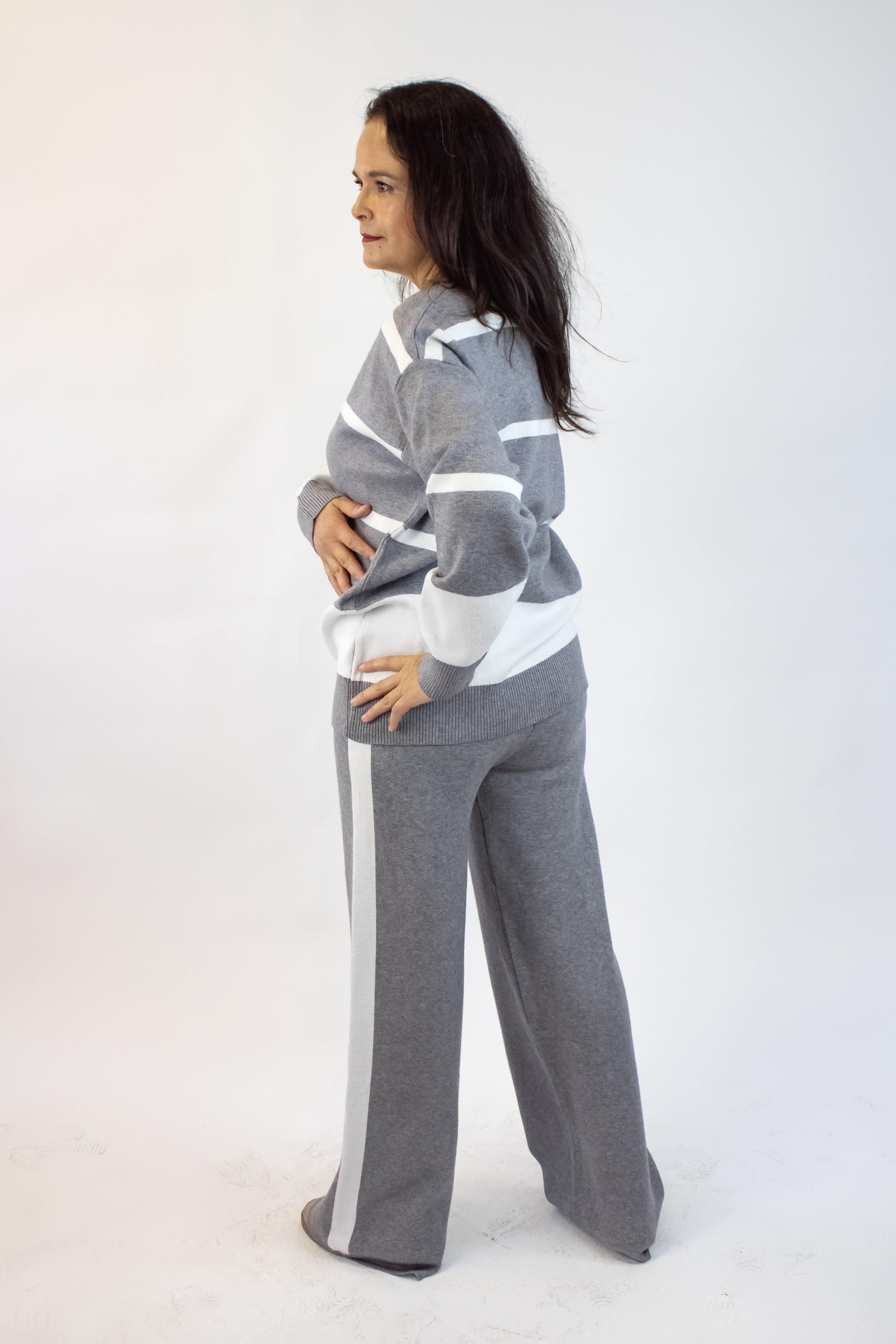 XA070 Conjunto Tipo Suéter con Líneas Horizontales