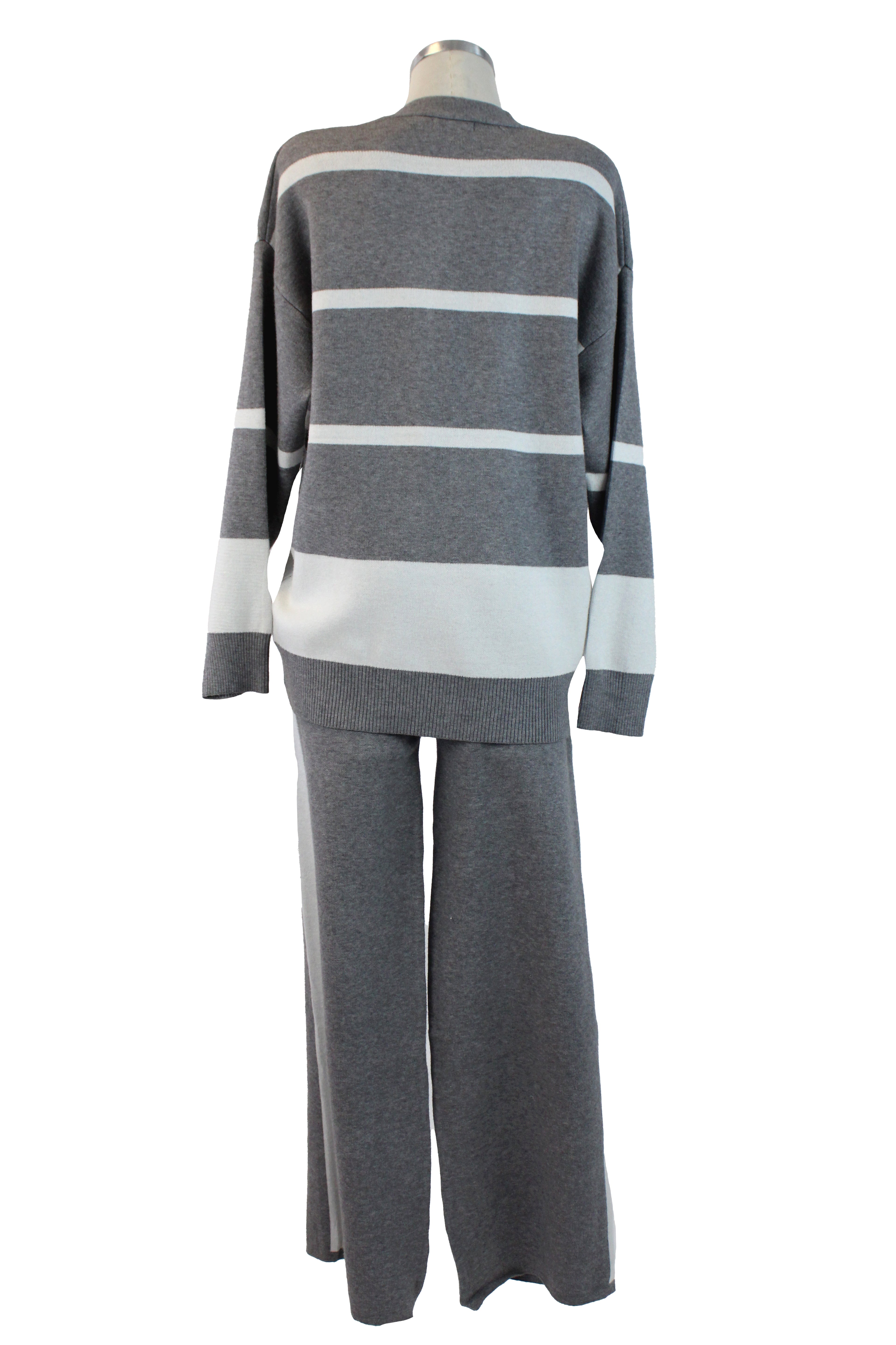 XA070 Conjunto Tipo Suéter con Líneas Horizontales