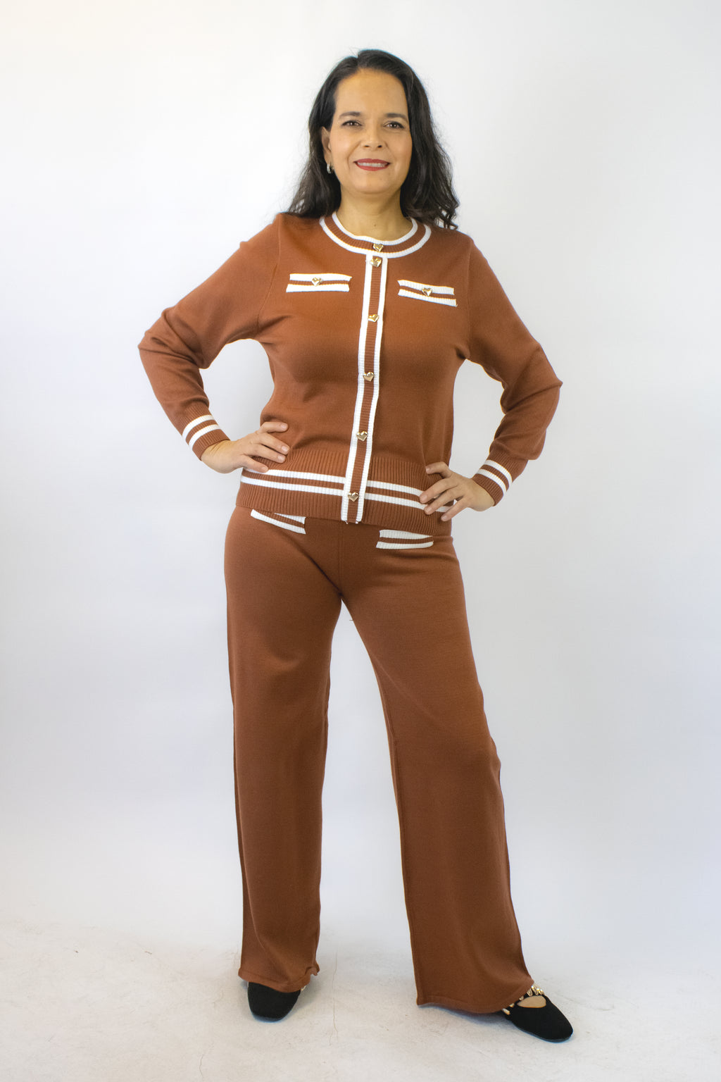 XC070 Conjunto Suéter con Botones Dorados Forma Corazón