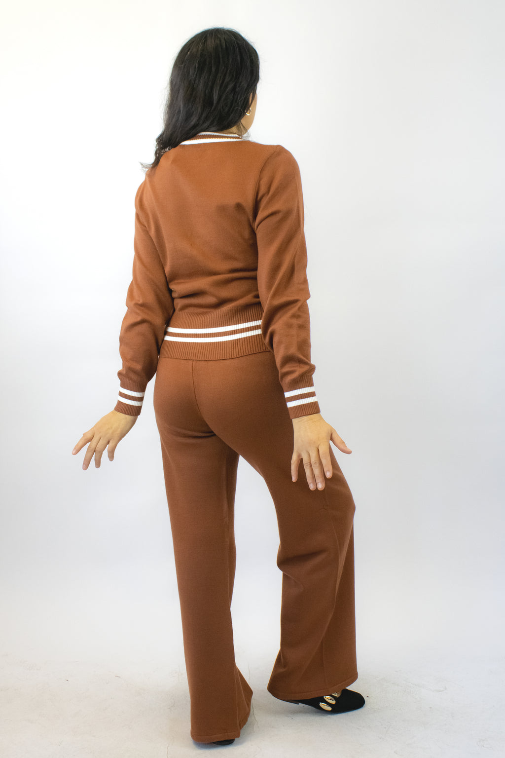 XC070 Conjunto Suéter con Botones Dorados Forma Corazón