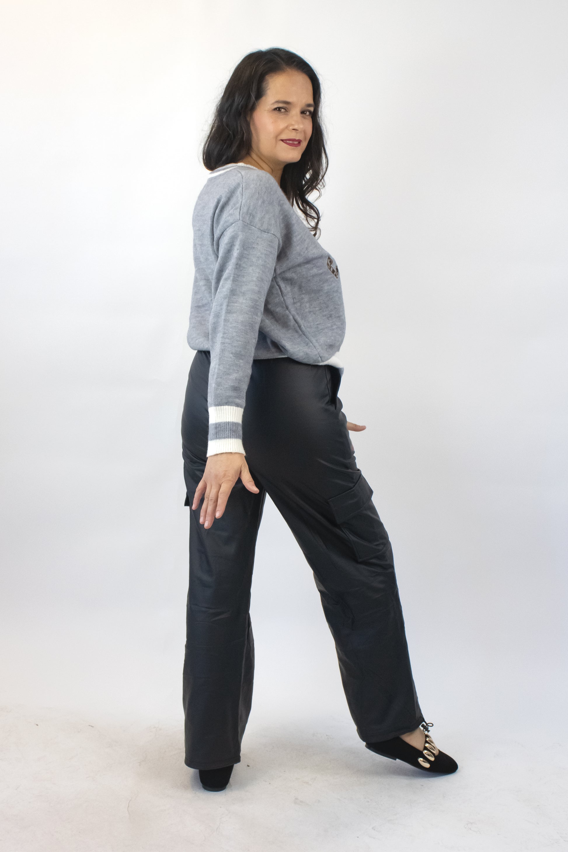 F53 Pantalón Recto Tipo Cargo de Vinipiel