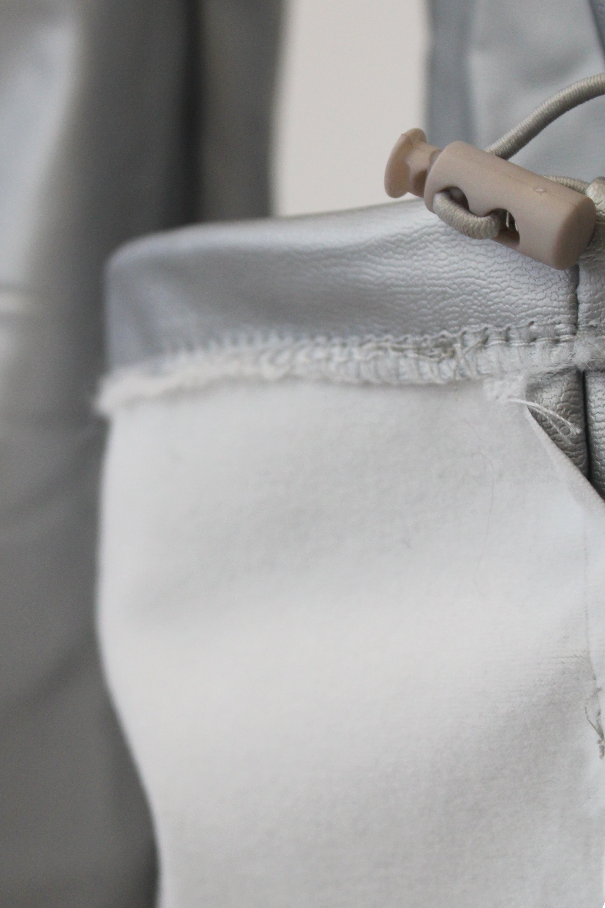 F53 Pantalón Recto Tipo Cargo de Vinipiel