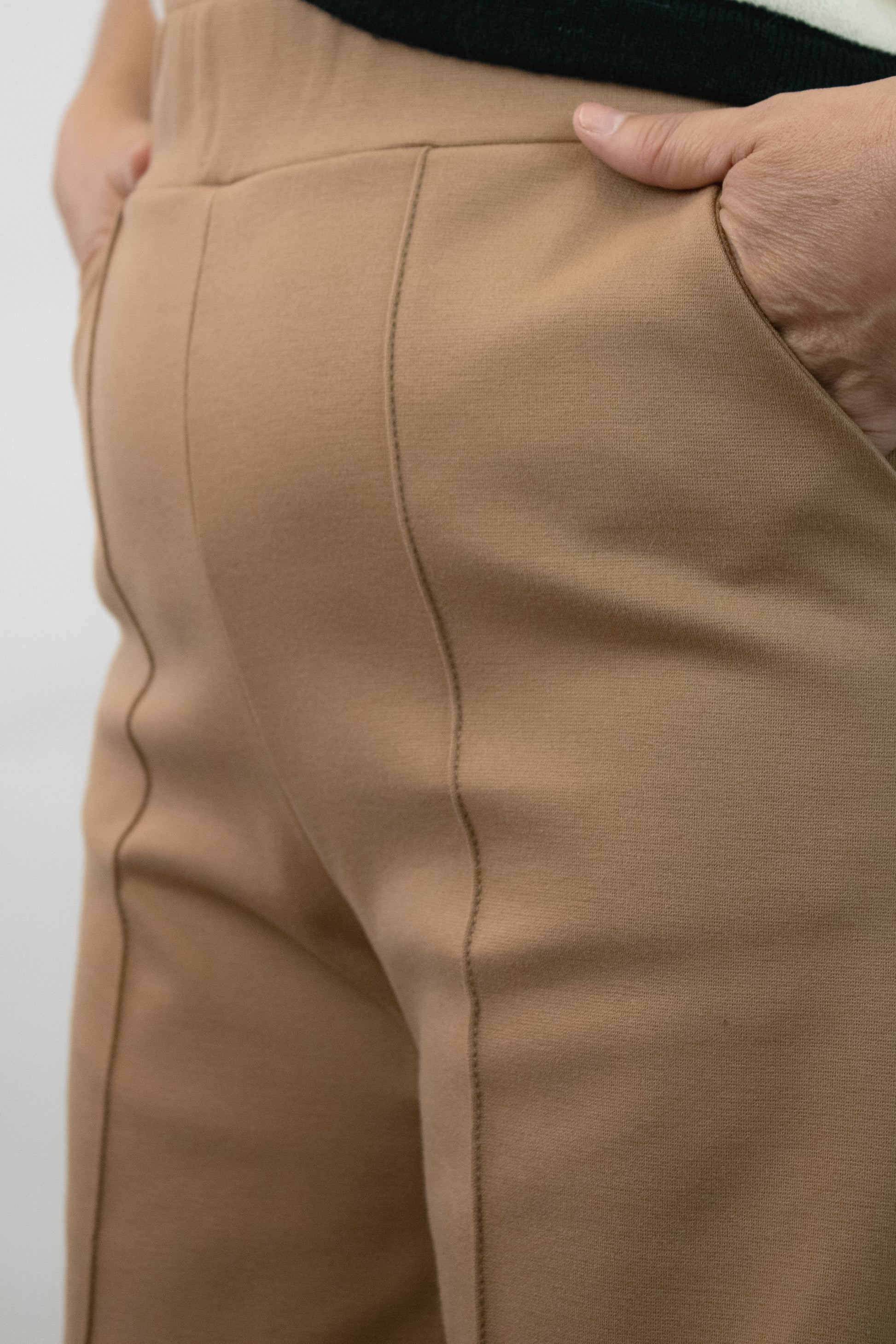 4213BTJ Pantalón Pierna Ancha Mitad Elástico Mitad Pretina