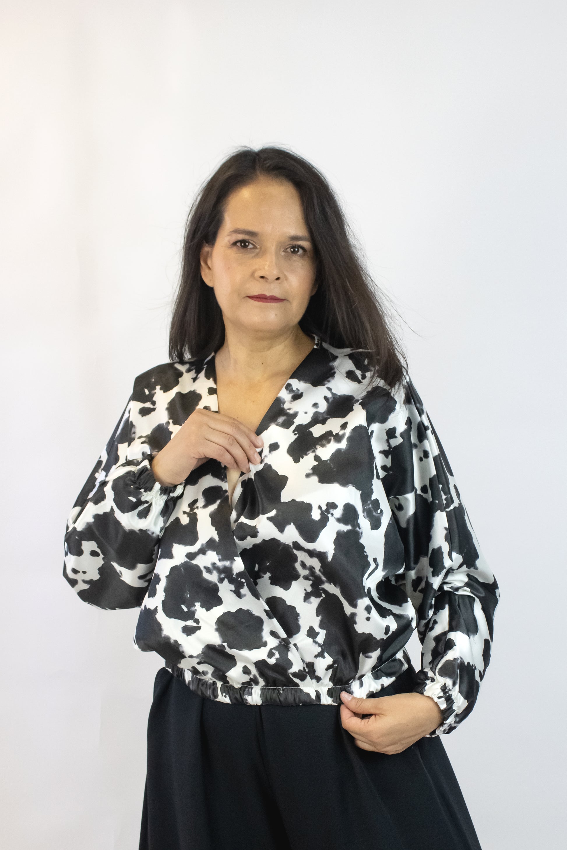 1318SVJ1 Blusa Estampado Vaca Escote Largo