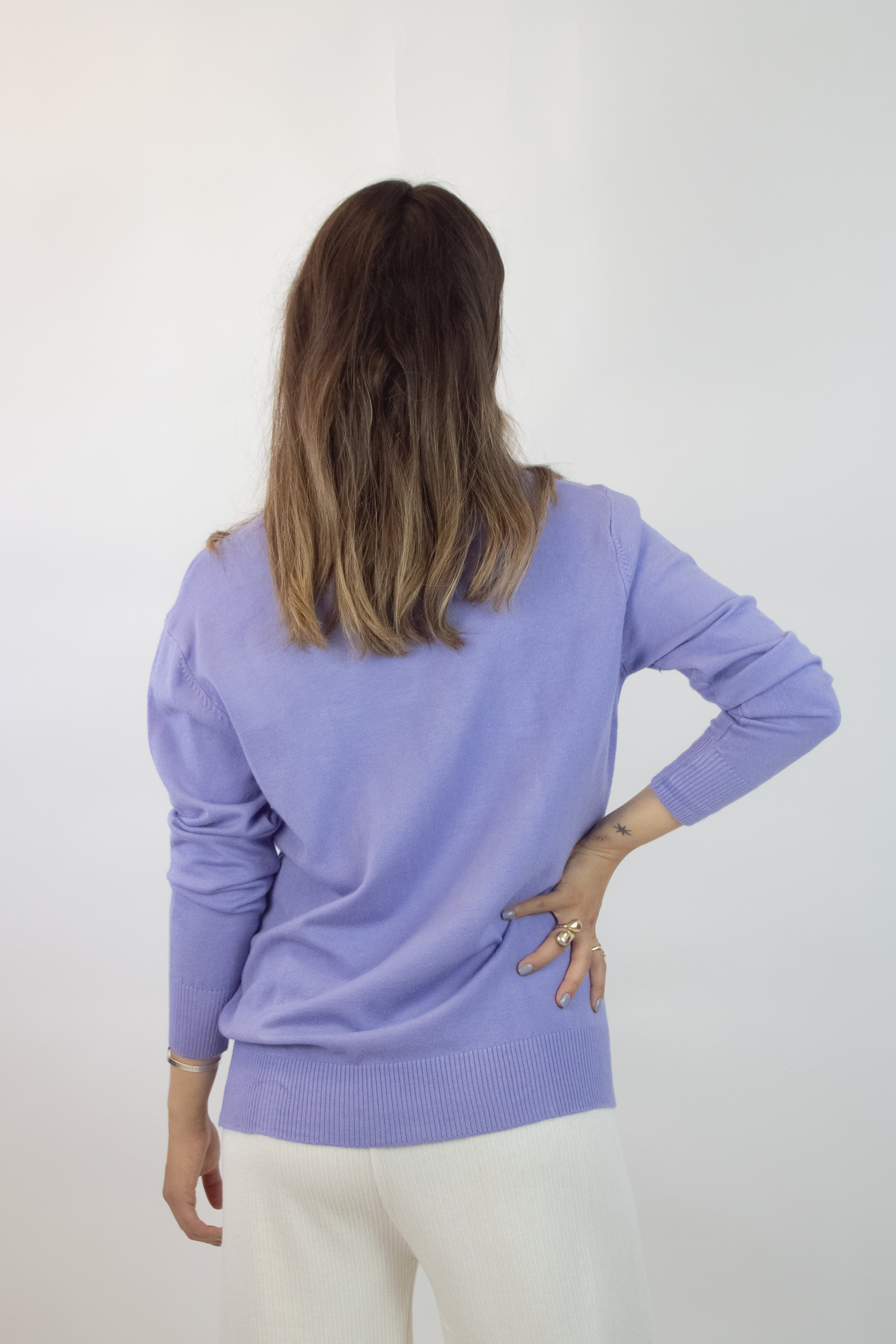 22655-4 Suéter Liso Cuello V Con Brillos