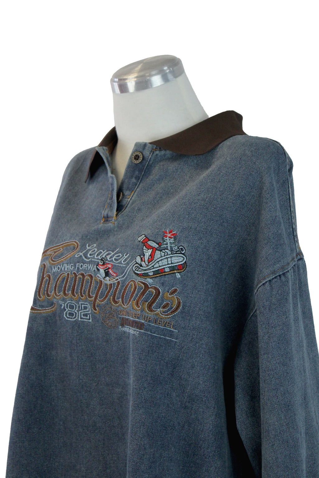 T3384 Suéter de Mezclilla con Cuello Suave y Diseño Bordado