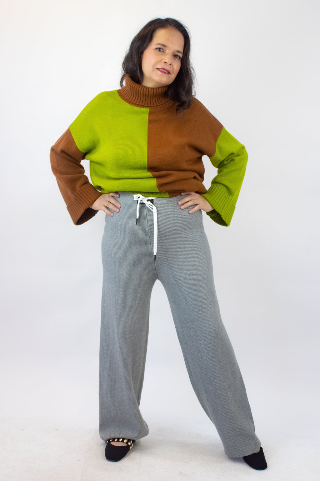 XE028 Pantalonera Rayas con Bordado Superior