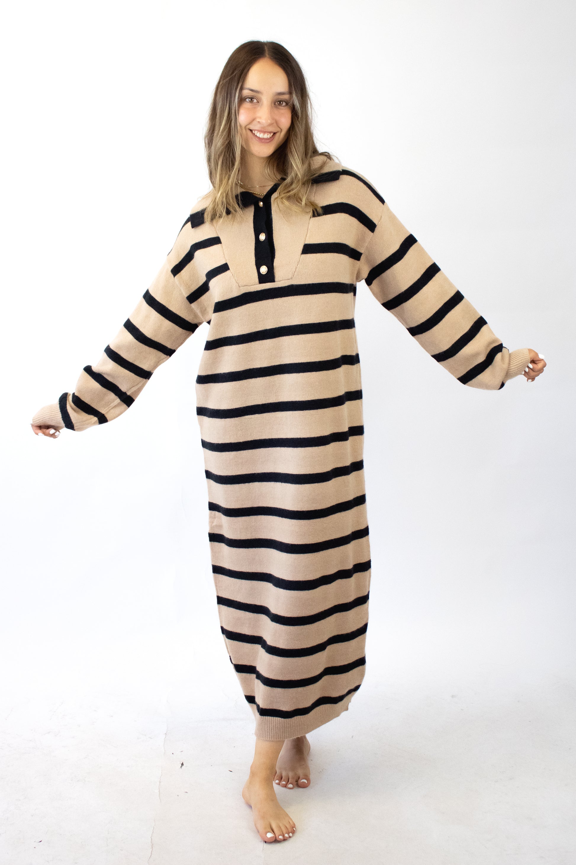 5165 Vestido Tipo Suéter Líneas Con Botones Grabado