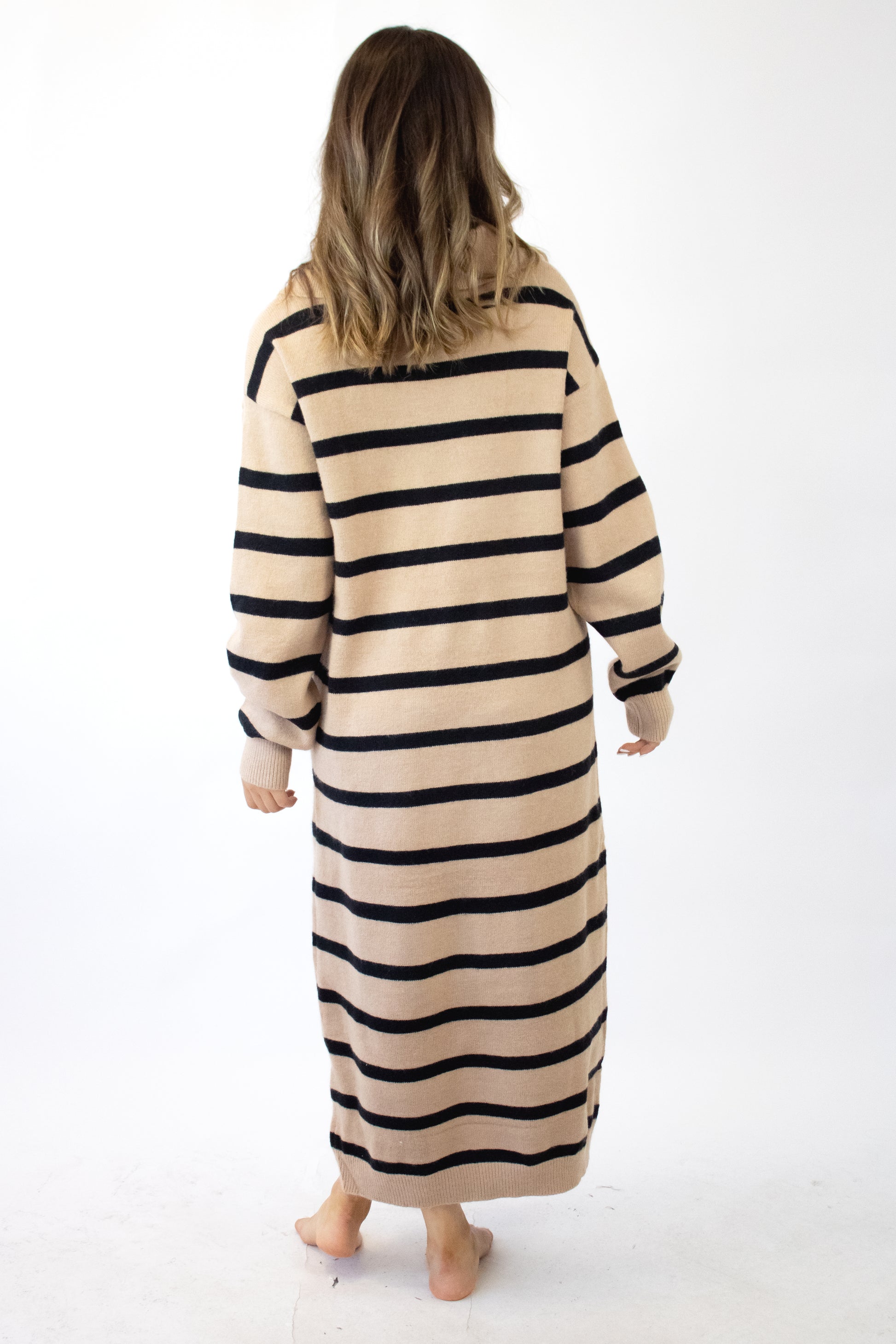 5165 Vestido Tipo Suéter Líneas Con Botones Grabado
