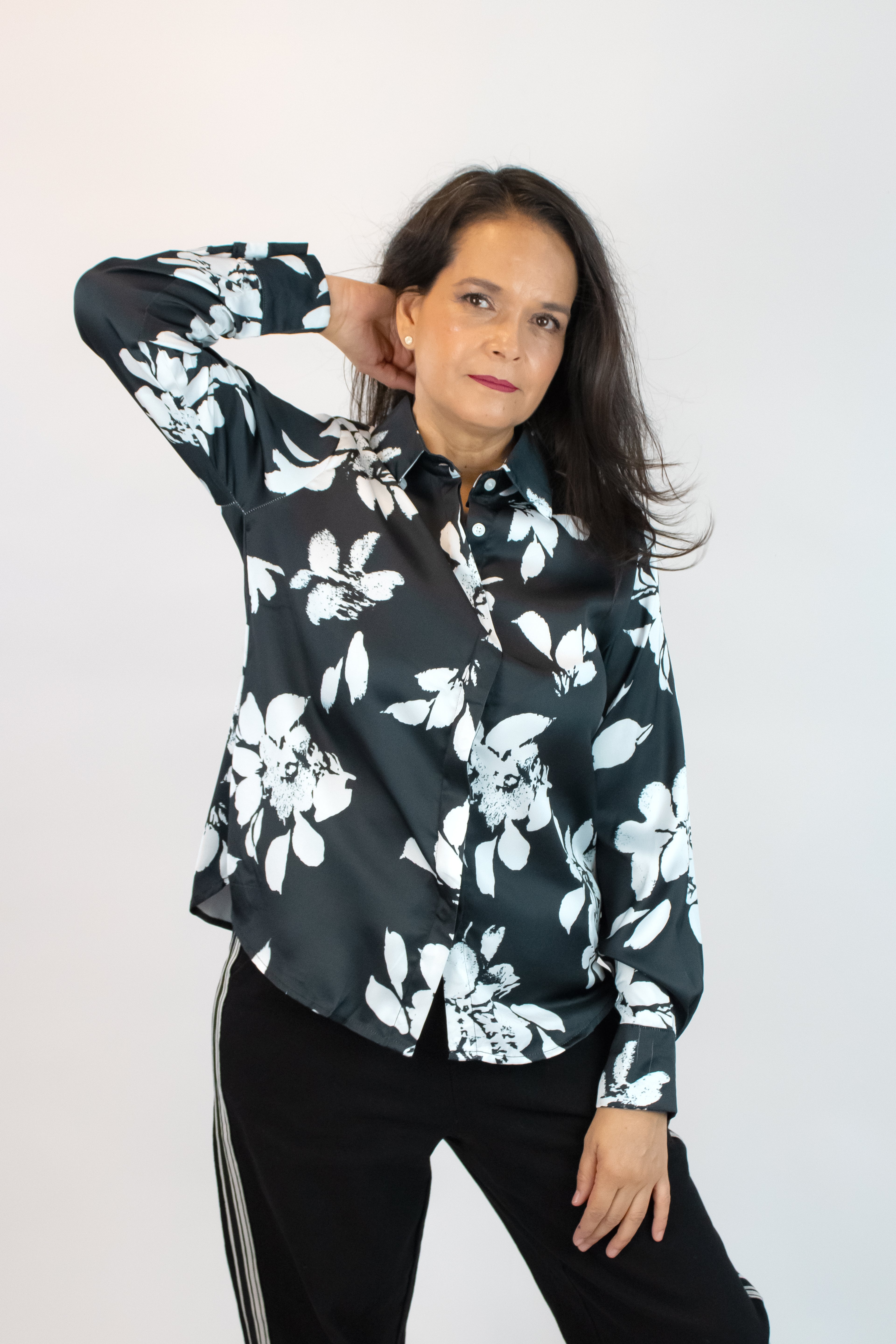 CY-2075 Camisa Floreada con Botones Transparentes