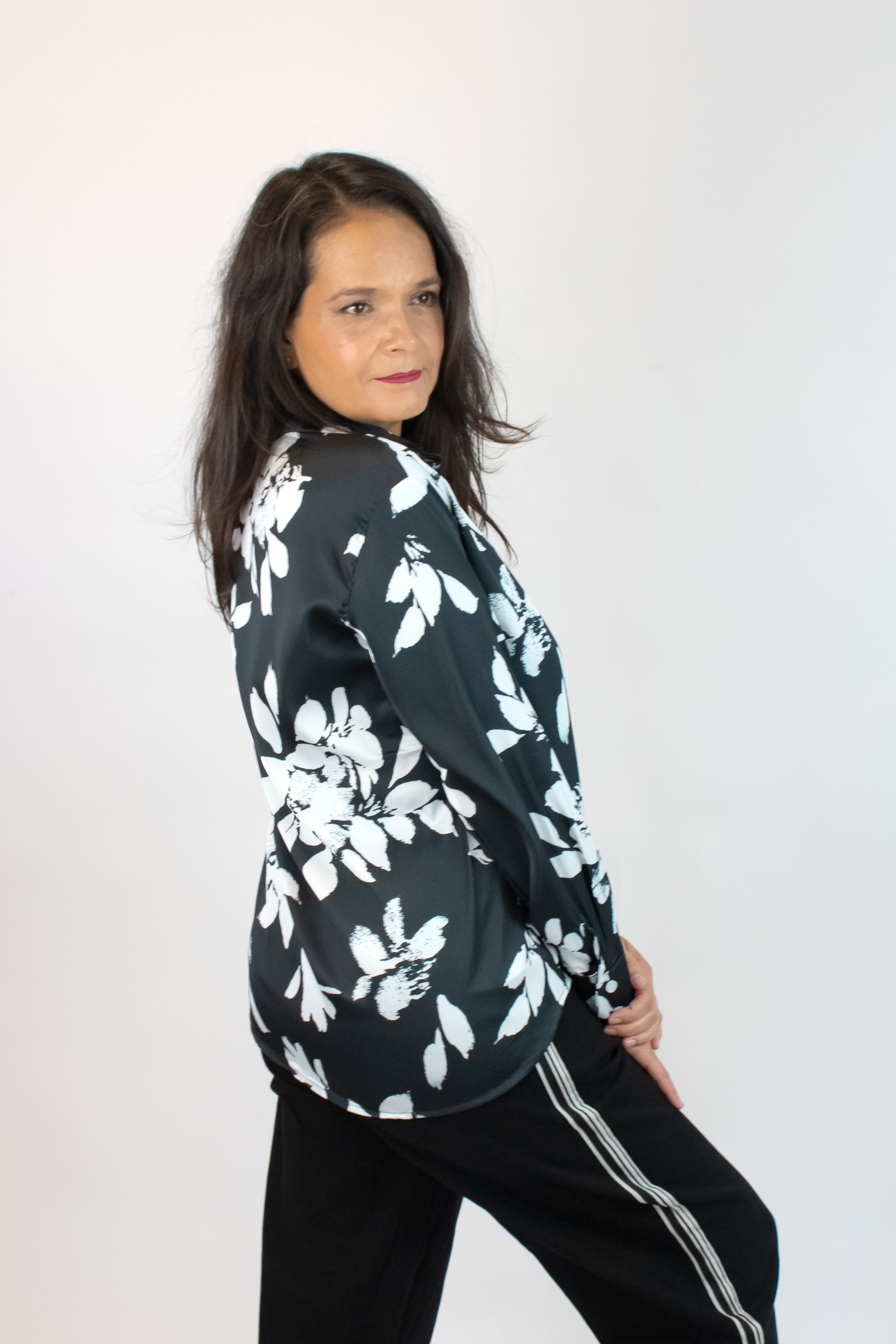 CY-2075 Camisa Floreada con Botones Transparentes