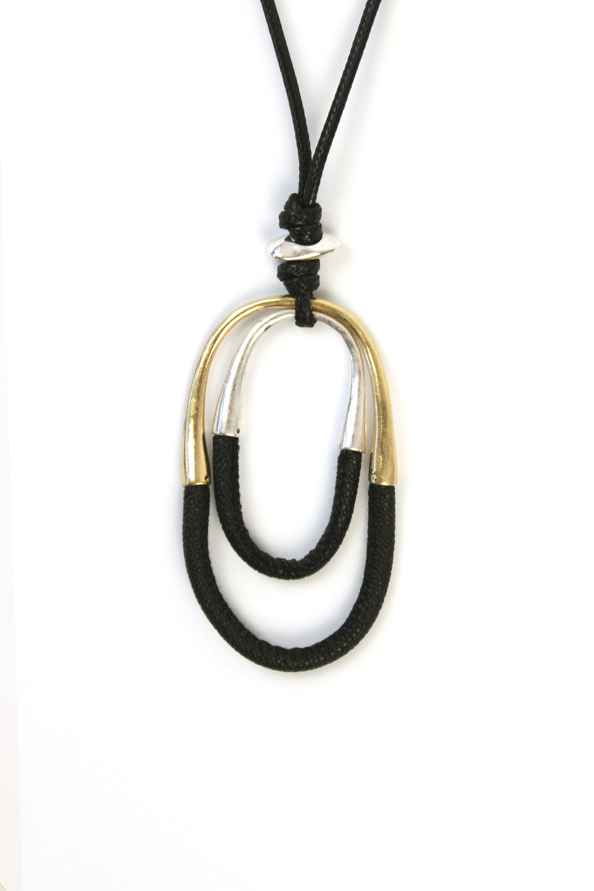 H734 Collar Largo Hilo Encerado Ovalo Mitad Piel
