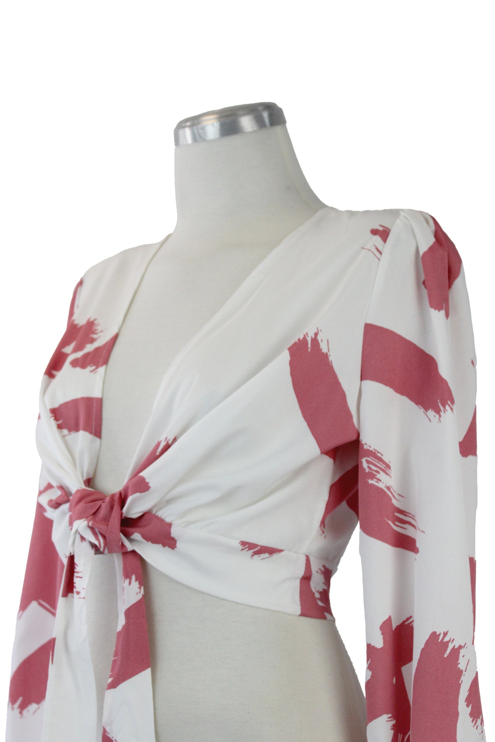 XW2862 Blusa con Estampado Pinceladas Corta con Nudo