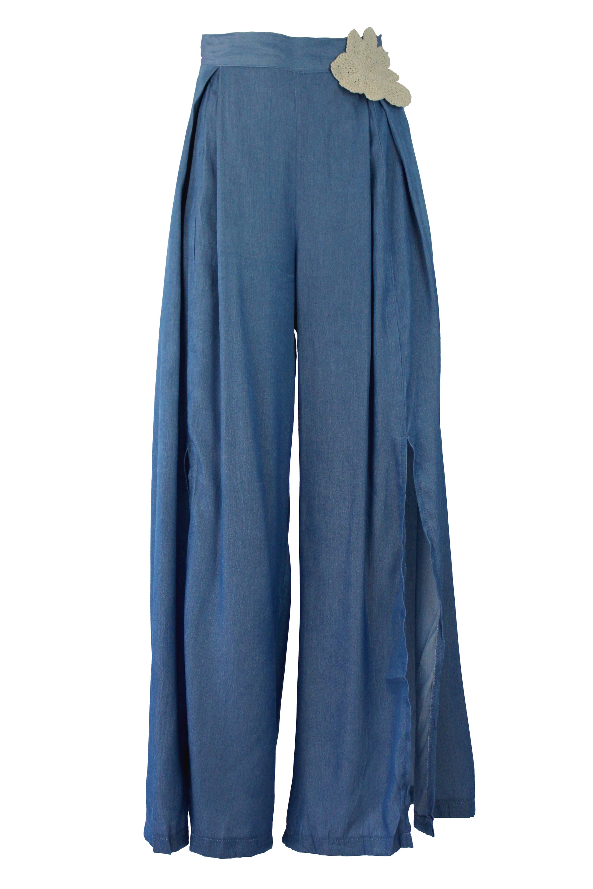 ZS313 Pantalón tipo mezclilla con flor bordada