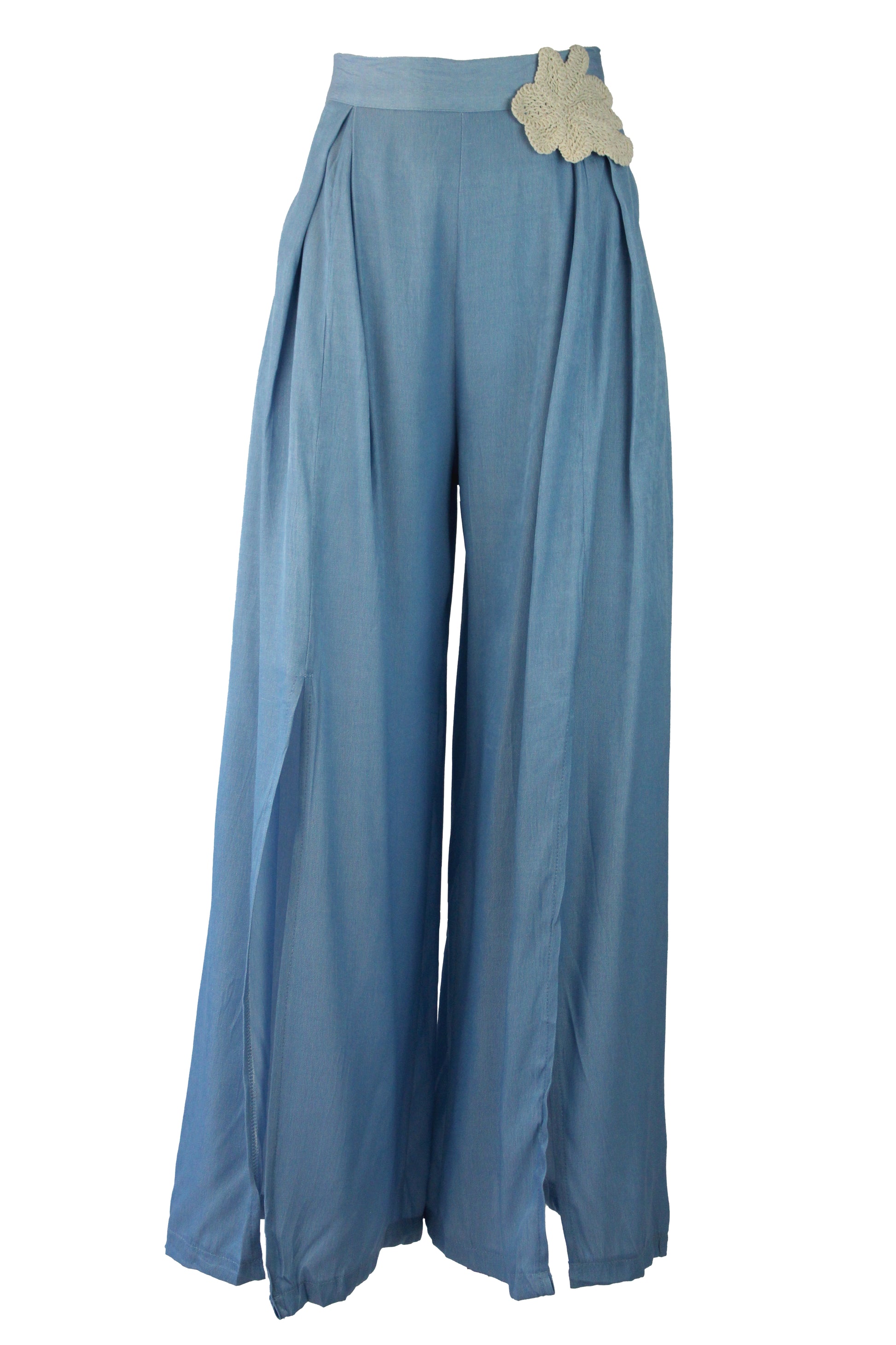 ZS313 Pantalón tipo mezclilla con flor bordada