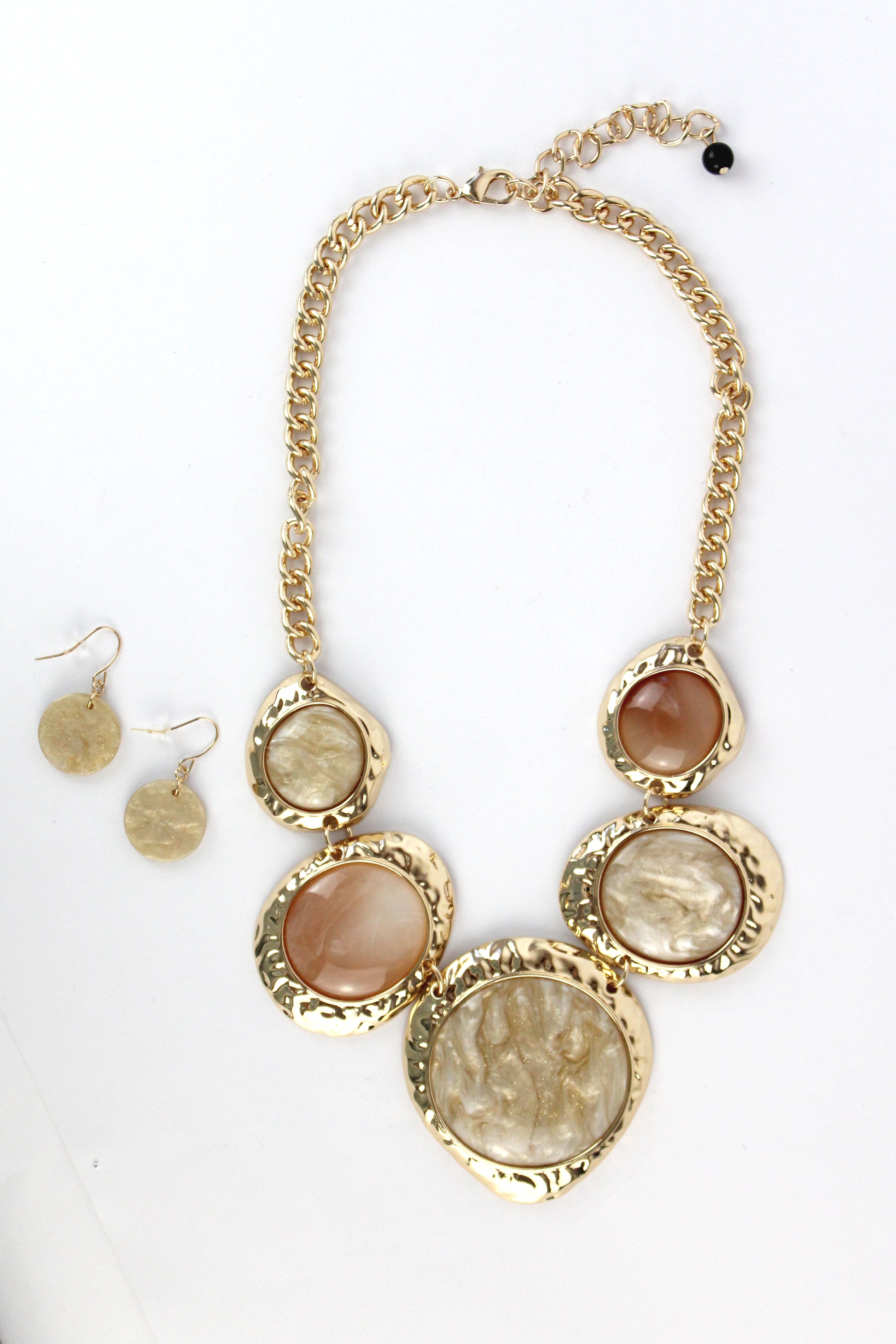 MG 14001 collar círculos nacarados beige