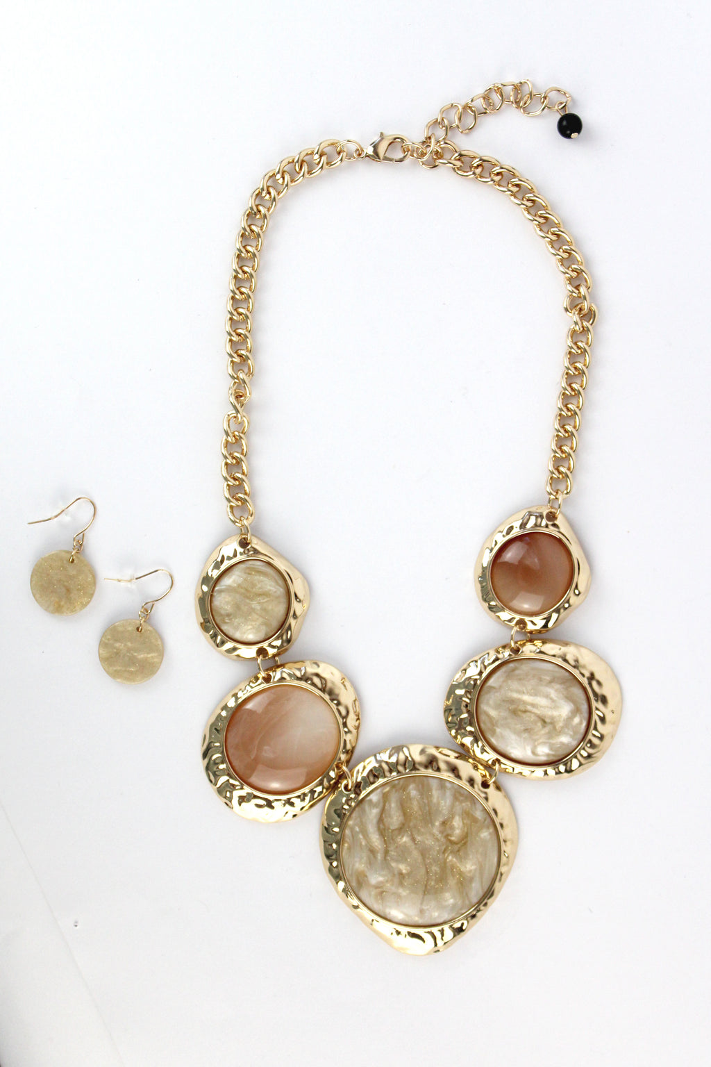 MG 14001 collar círculos nacarados beige