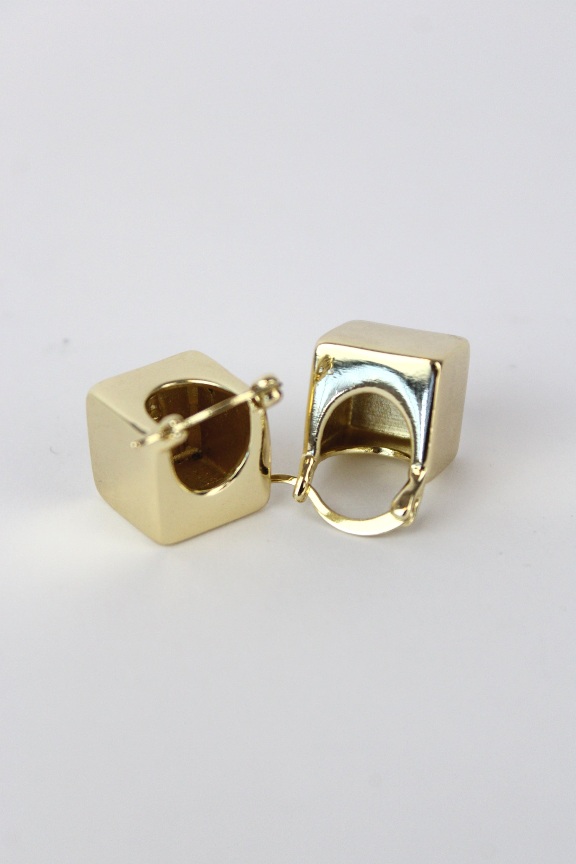 HU 13009 Arracada cubo