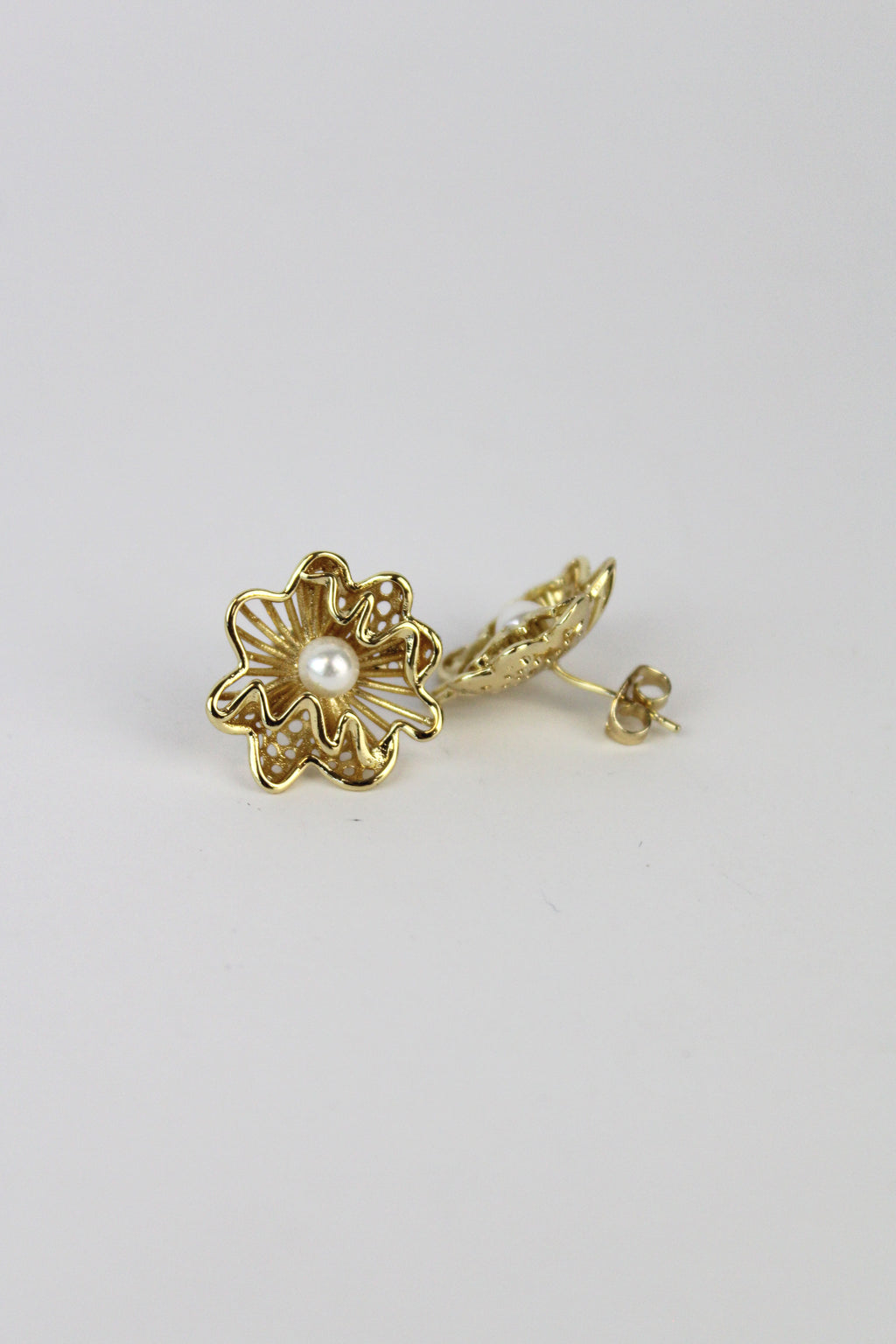 HU13025 Arete flor con perla