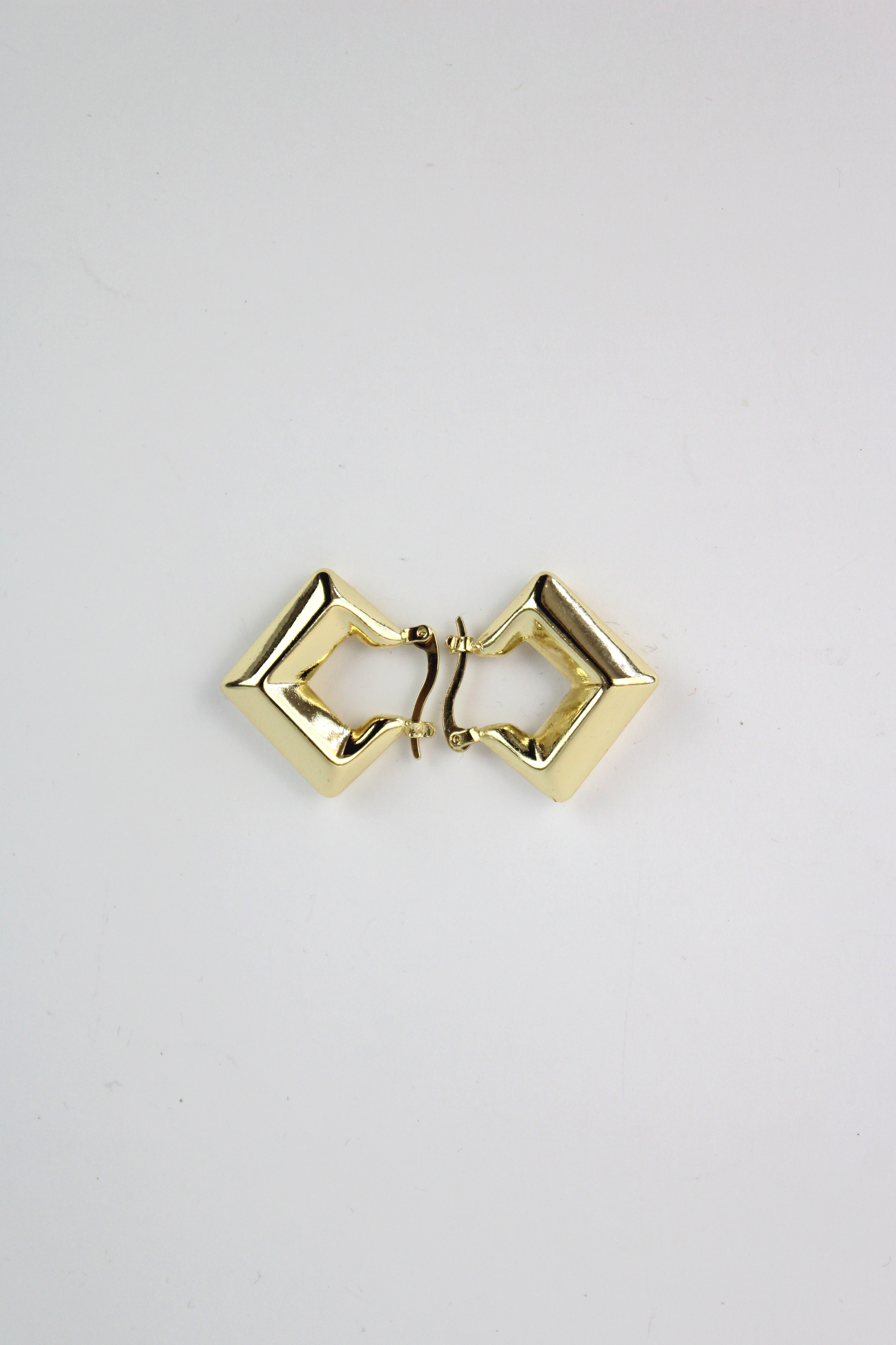 HU13010 Arracada cuadro