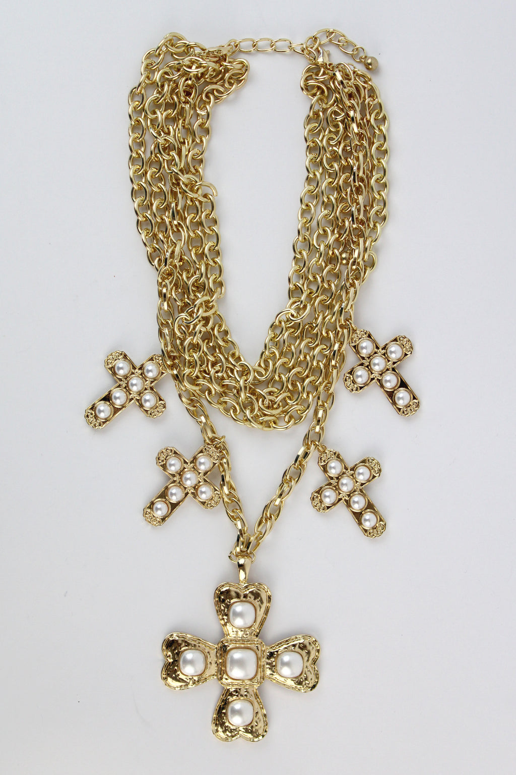DA006 Collar triple con dije de cruz