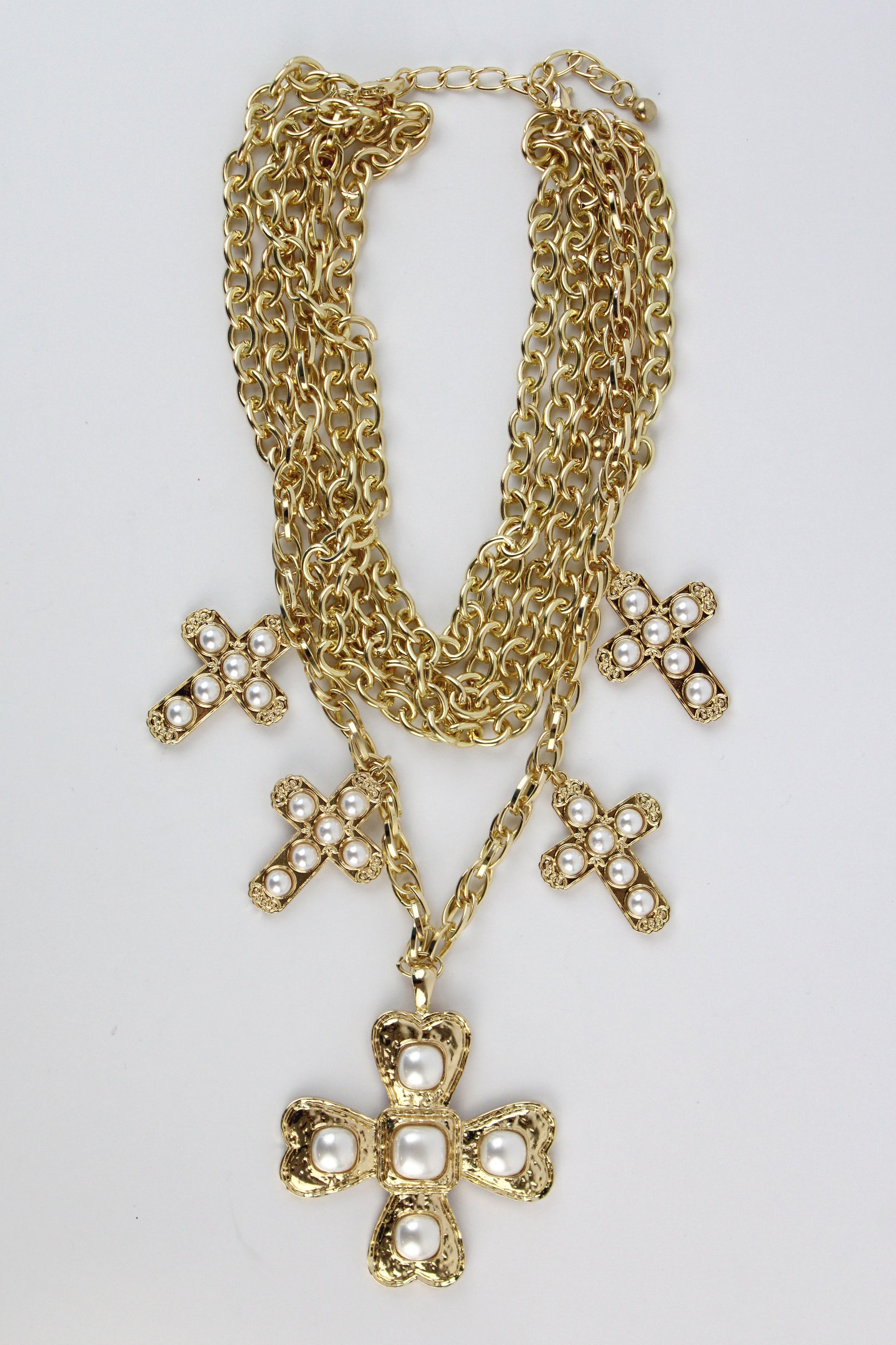 DA006 Collar triple con dije de cruz