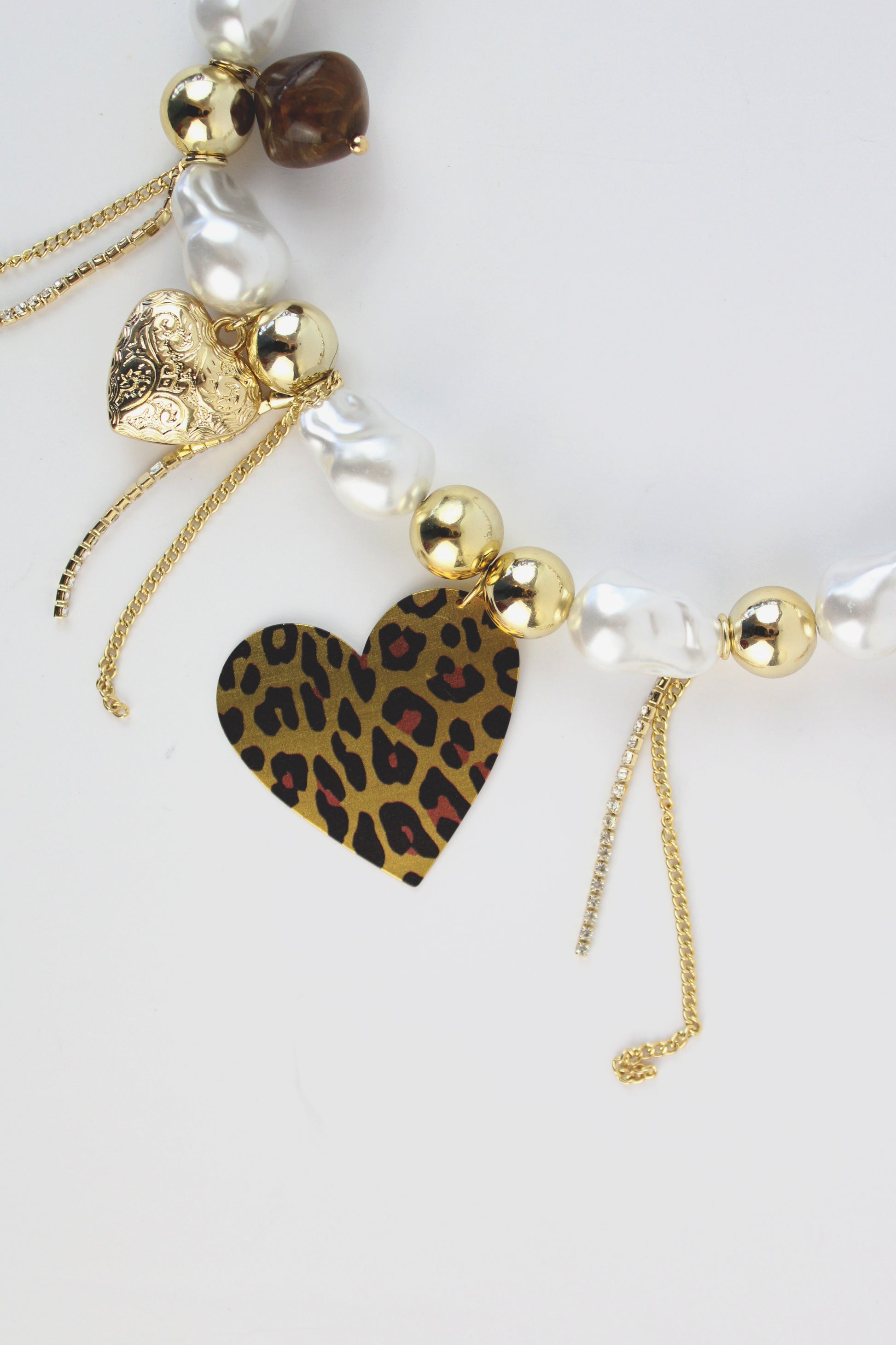 DA001 Collar con cuencas aperladas corazón animal p