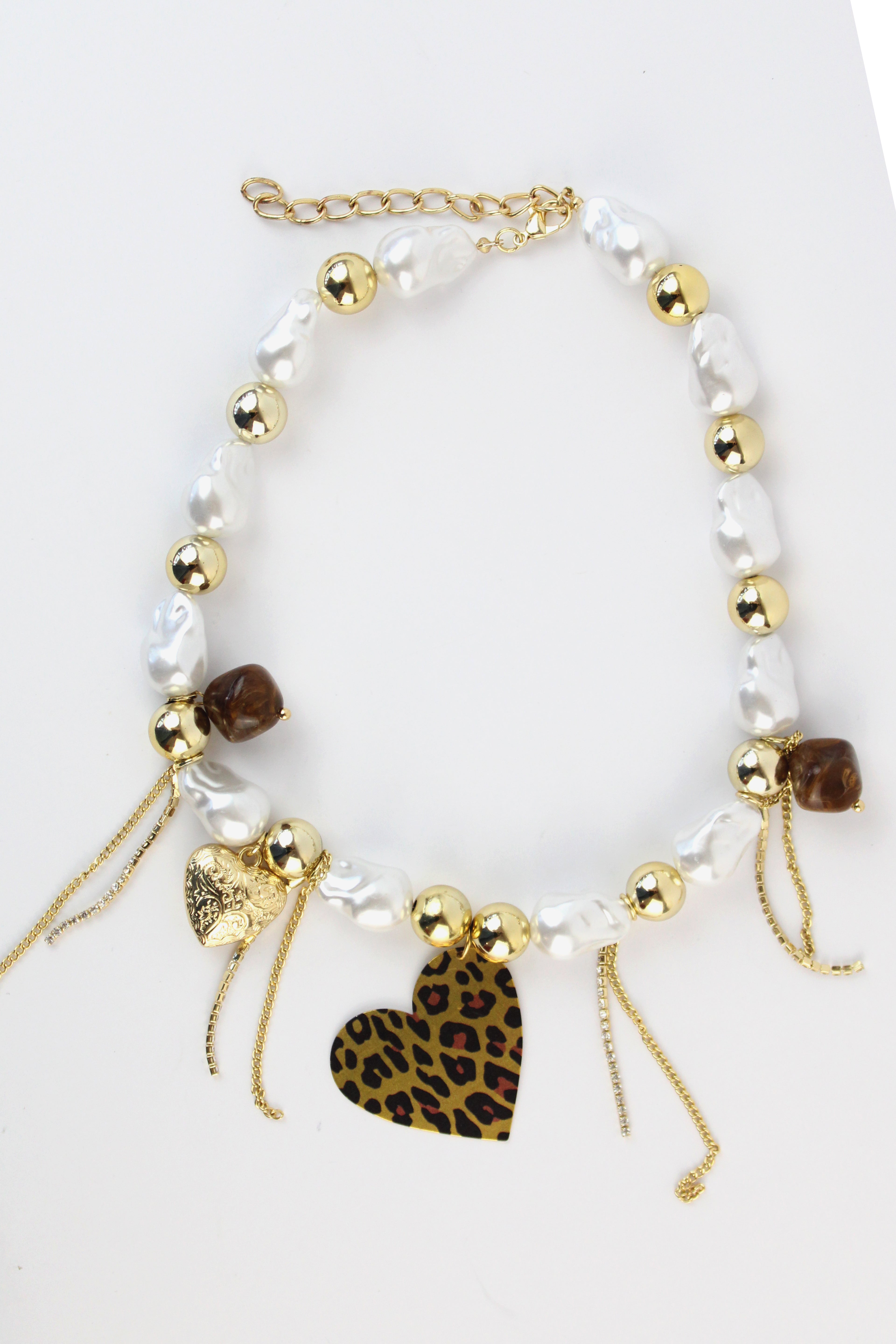 DA001 Collar con cuencas aperladas corazón animal p