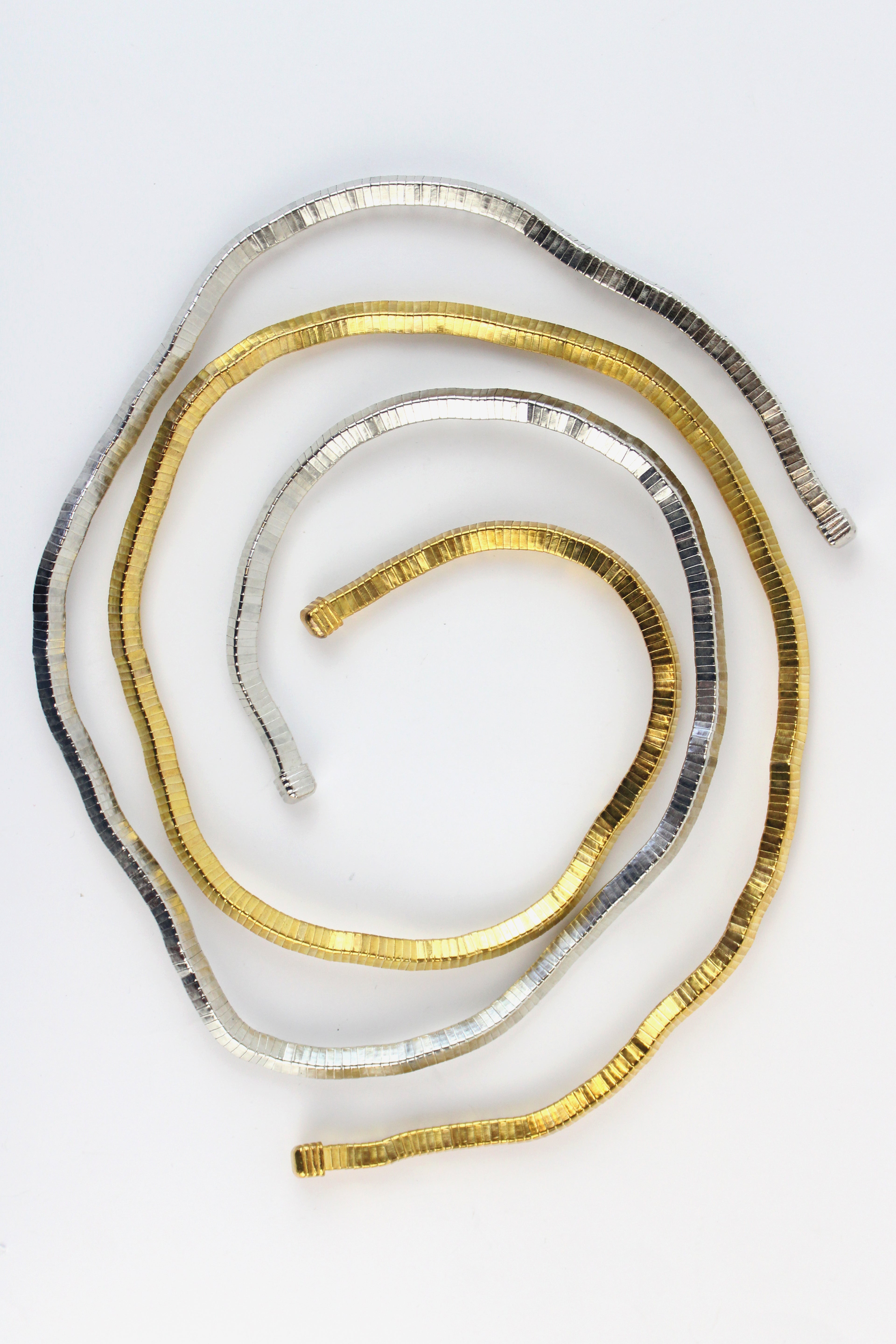 P45727 Collar Cuadradro Alambre Enredado