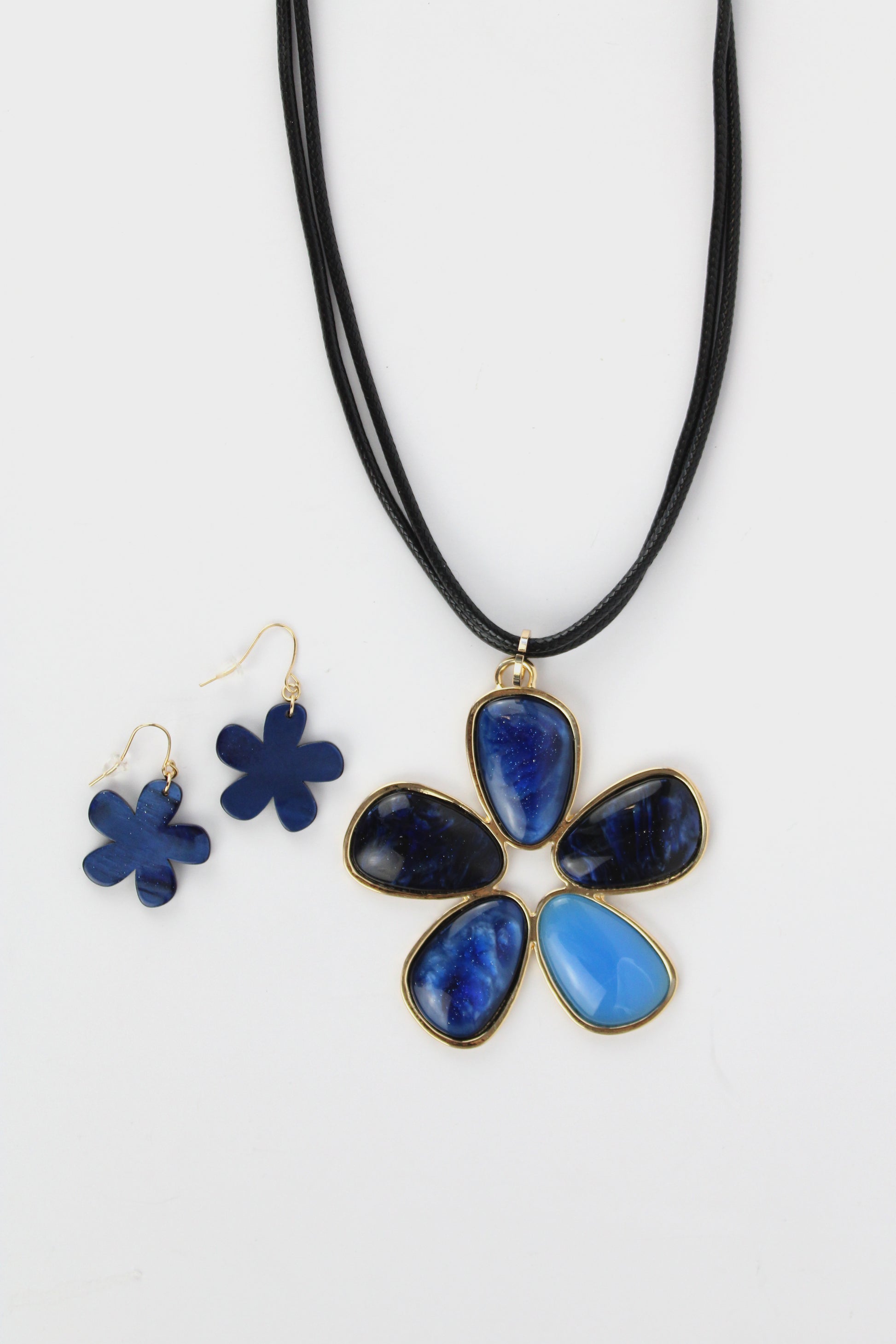 PC03 Collar cuerda flor piedra marmoleada