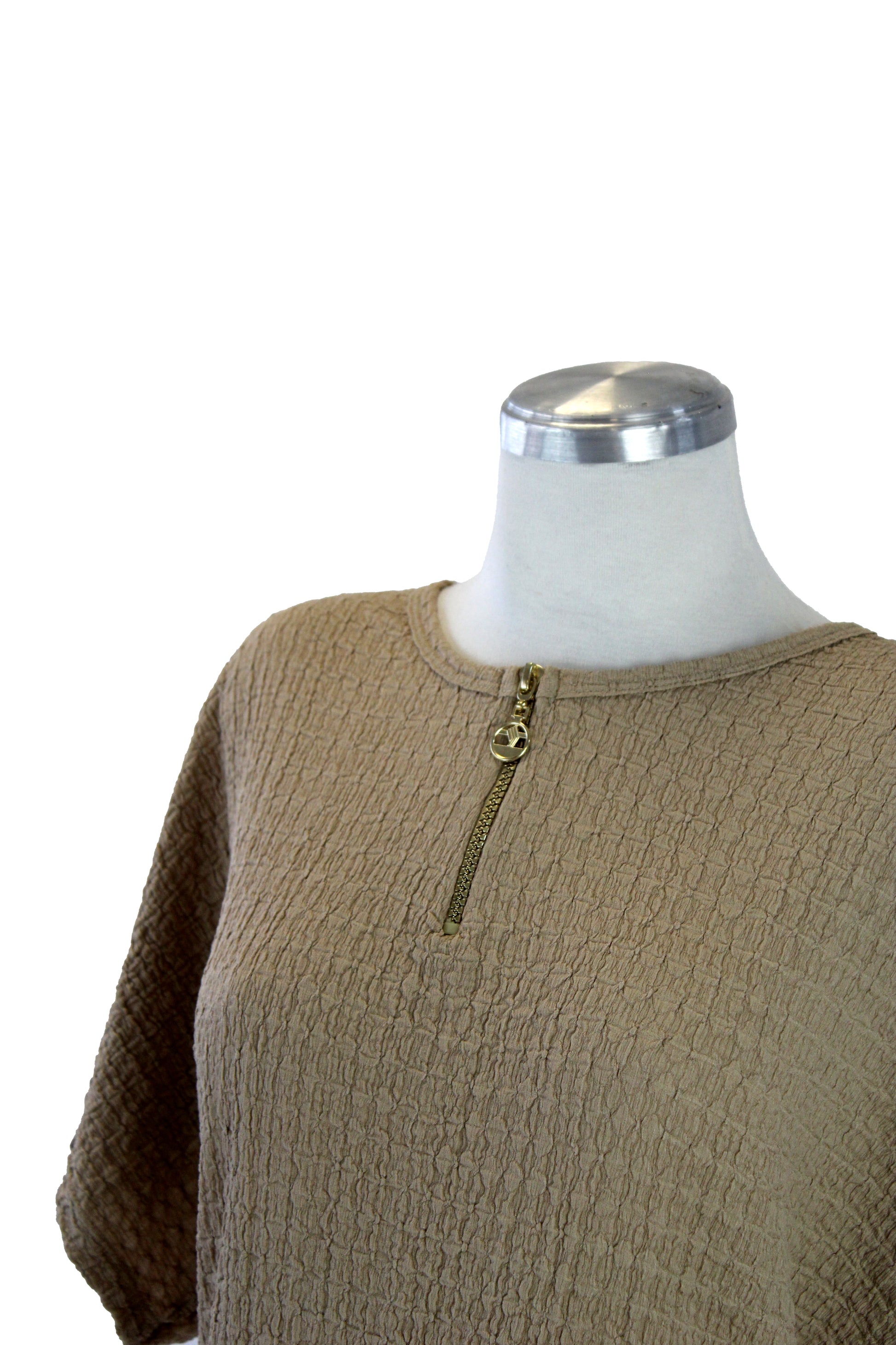 M2364 Blusa Corrugada cuello Redondo con Zipper