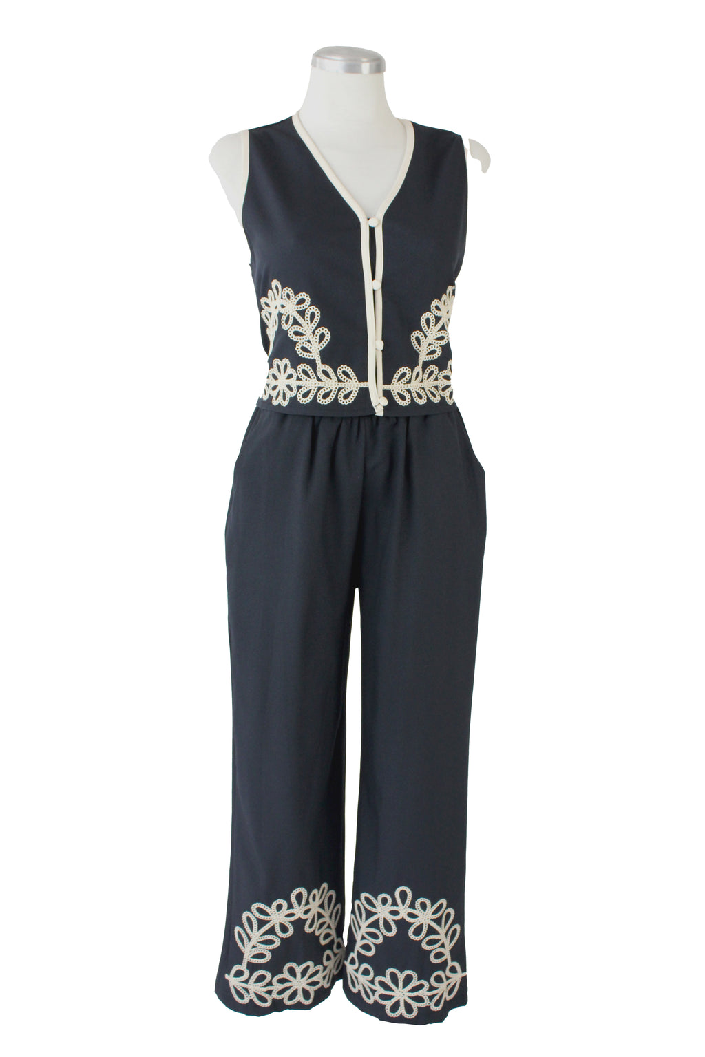01180 Conjunto Chaleco Y Pantalón Bordado Beige