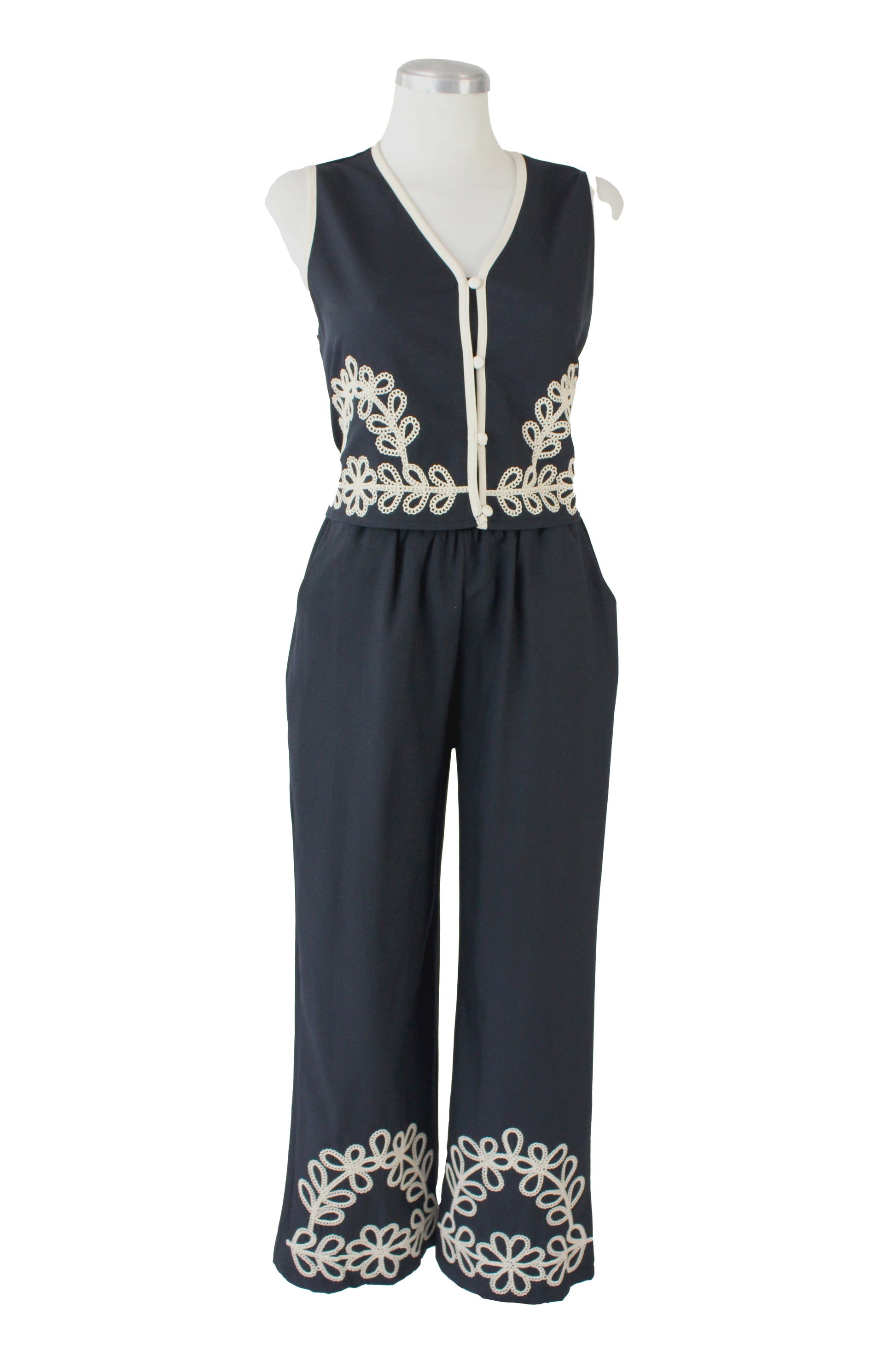 01180 Conjunto Chaleco Y Pantalón Bordado Beige