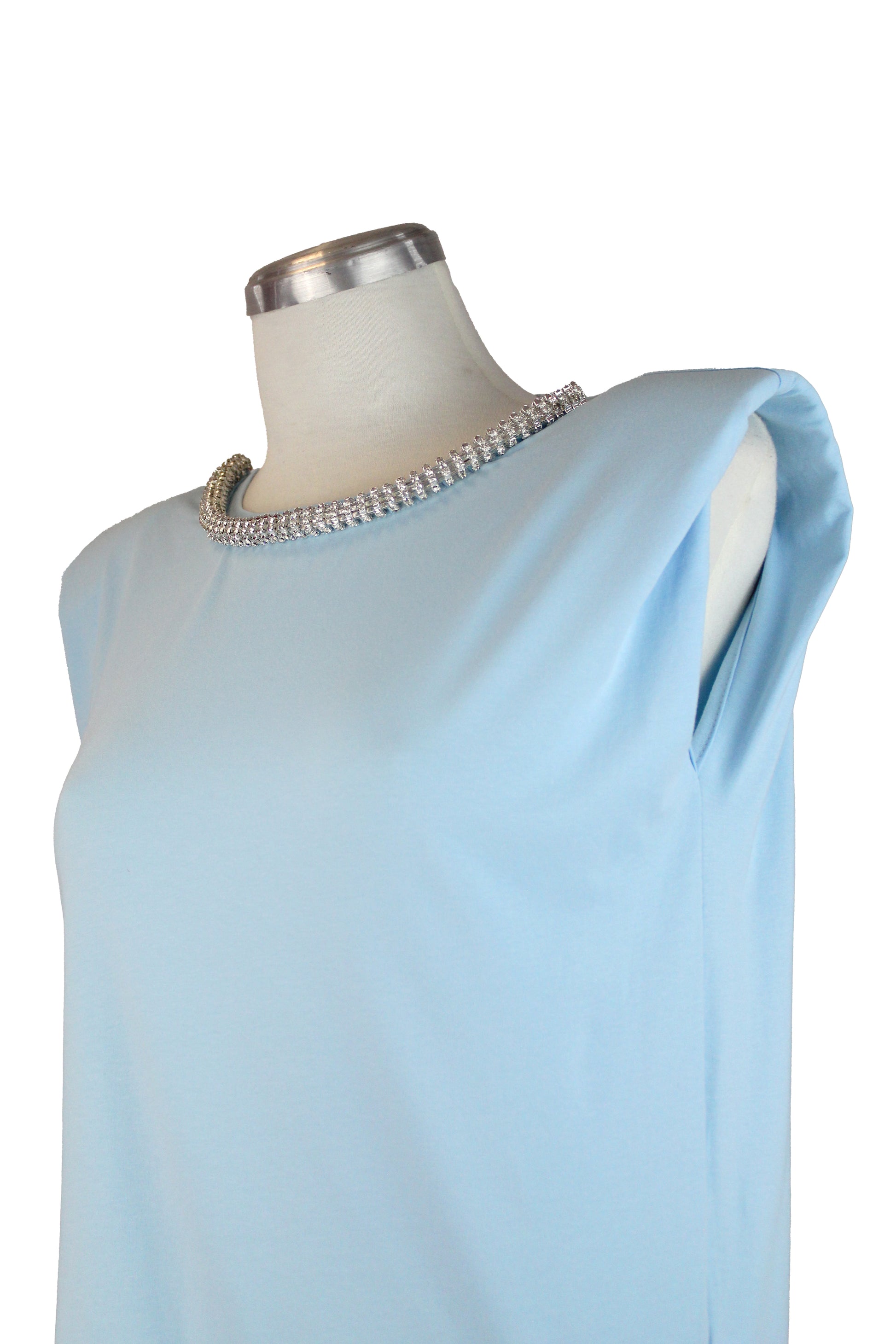 T150 Blusa Sin Manga Cuello Circular Con Joyería