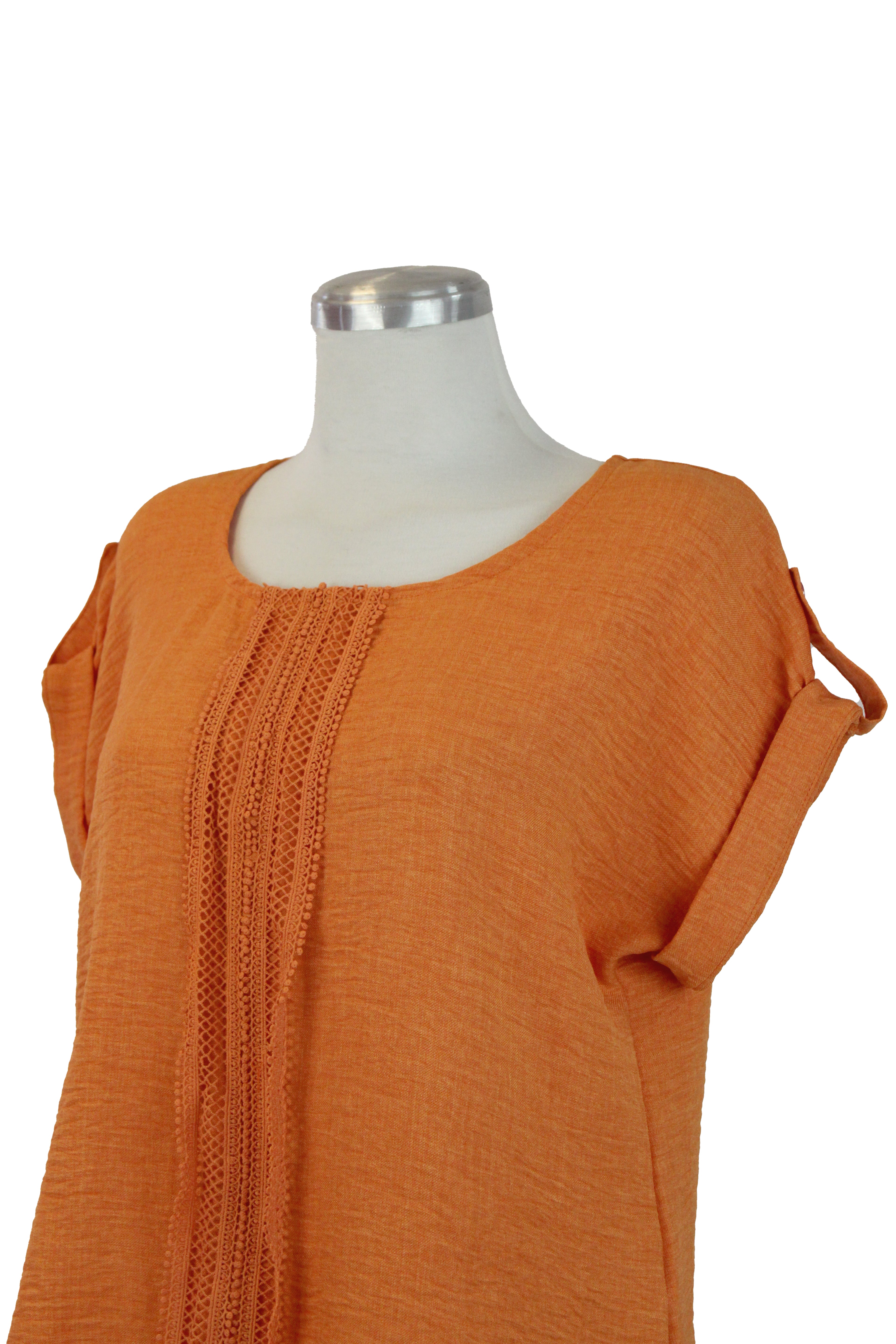 0064 Blusa Con Bordado Frontal Manga Arremangada