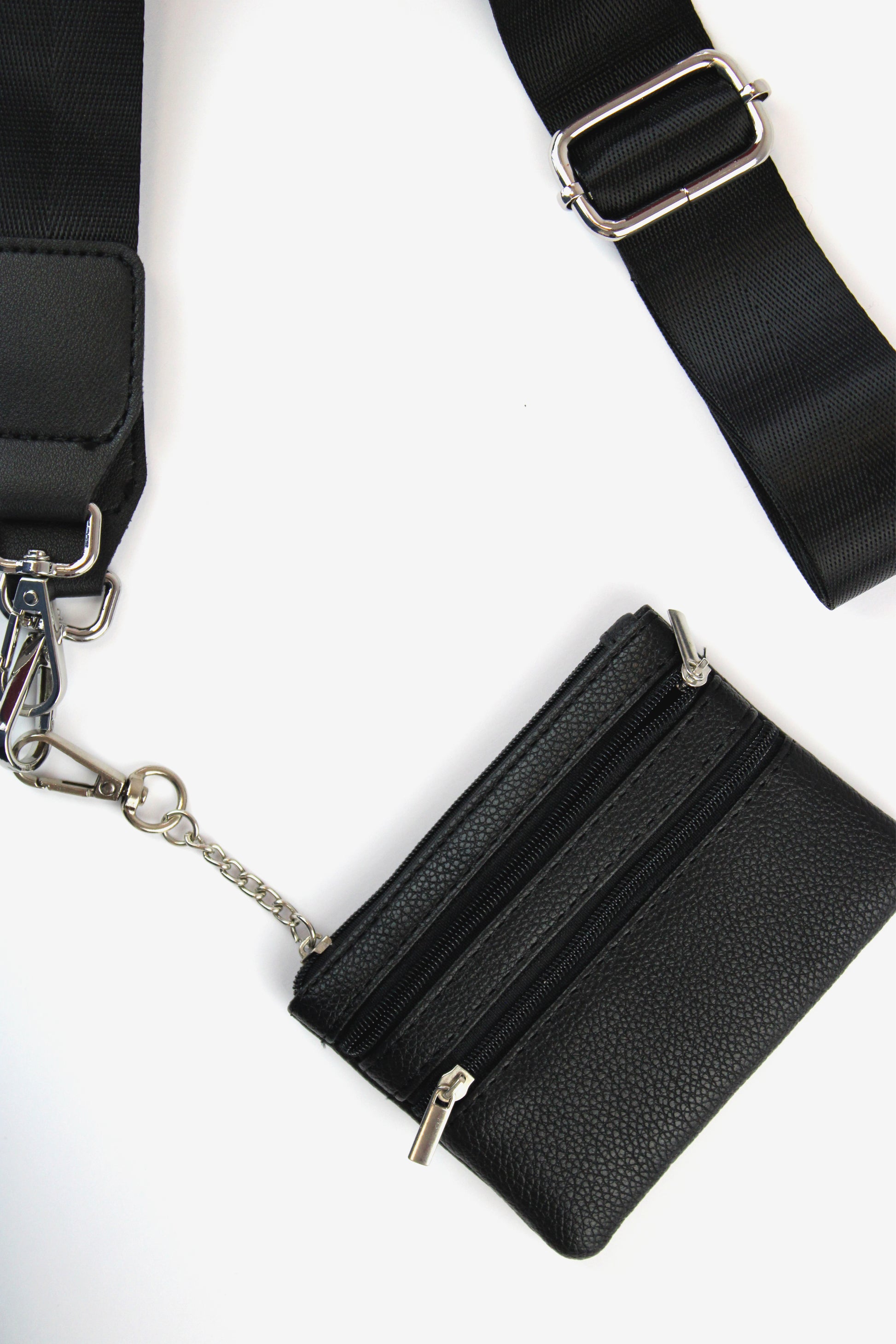 K732 Cartera Negra Mini Con Correa Ajustable