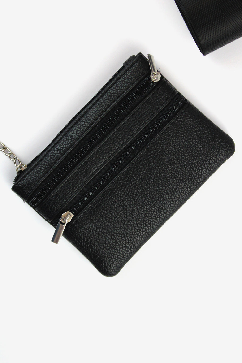 K732 Cartera Negra Mini Con Correa Ajustable