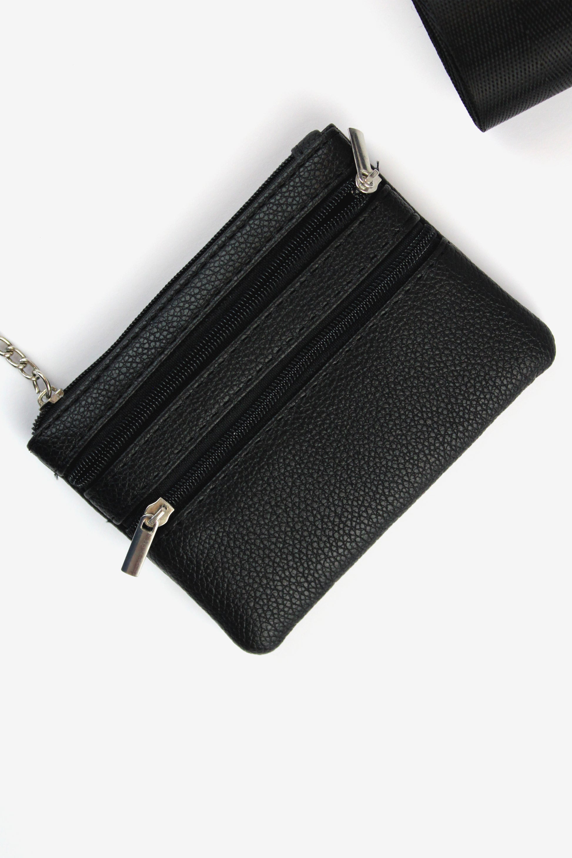 K732 Cartera Negra Mini Con Correa Ajustable