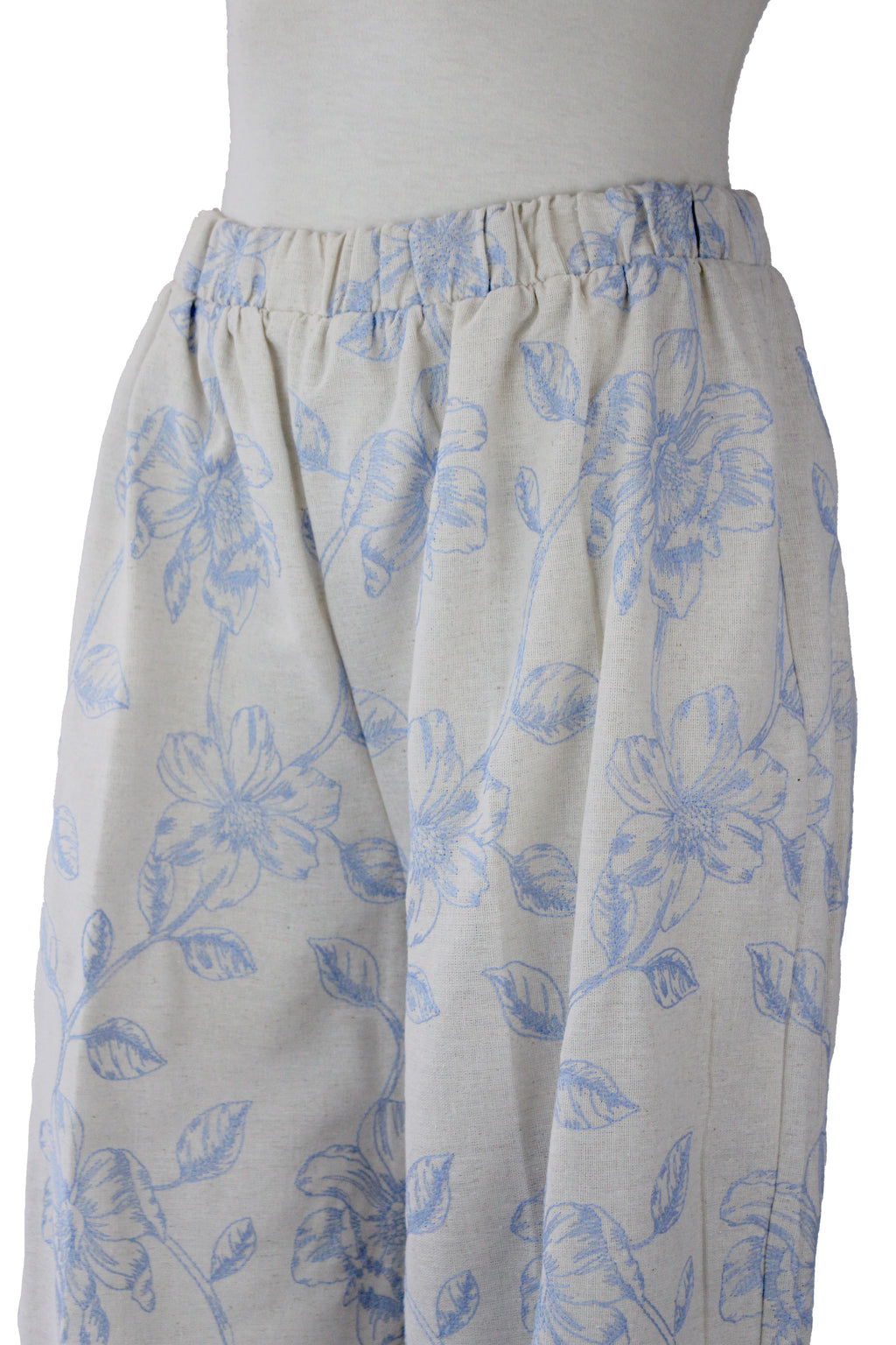 12552 Pantalón Bordado Hojas Y Flores