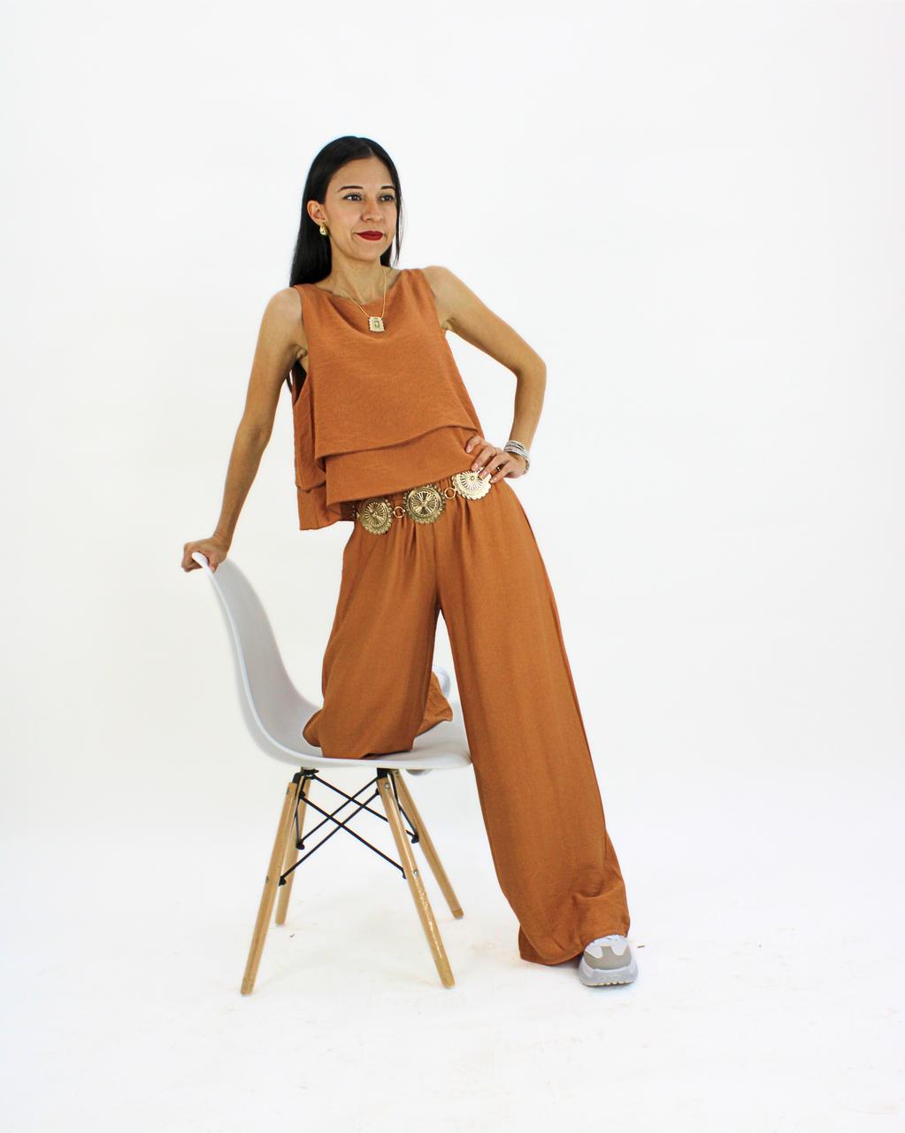 1064DLSJ Conjunto Pantalon y Blusa Doble Caida Sin Manga